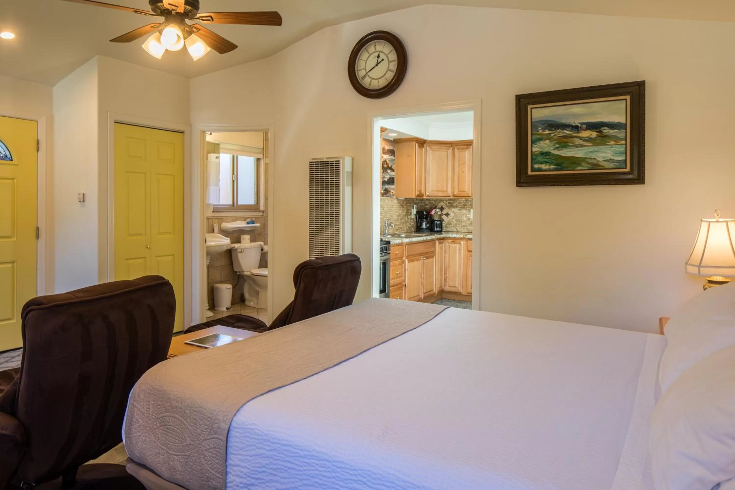 Bedroom, Bed in Andril Fireplace Cottages