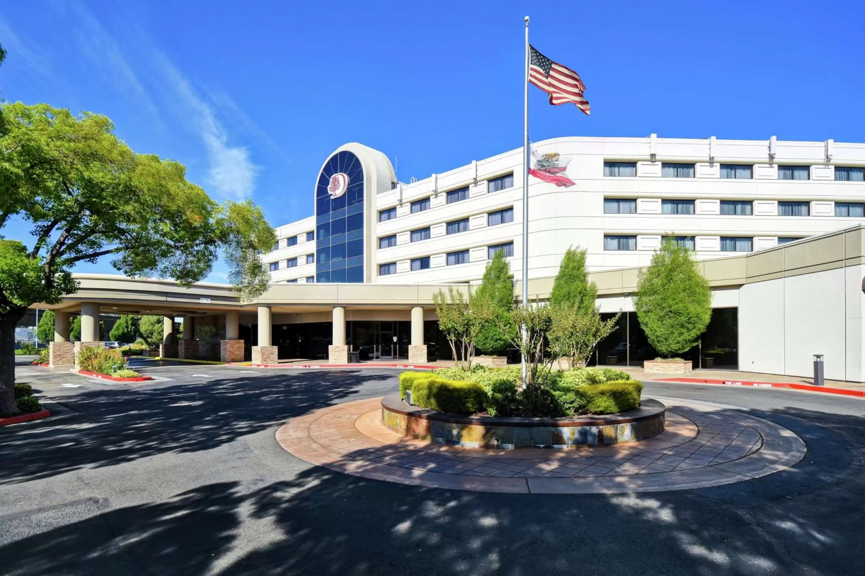 Property building in DoubleTree by Hilton Pleasanton at The Club