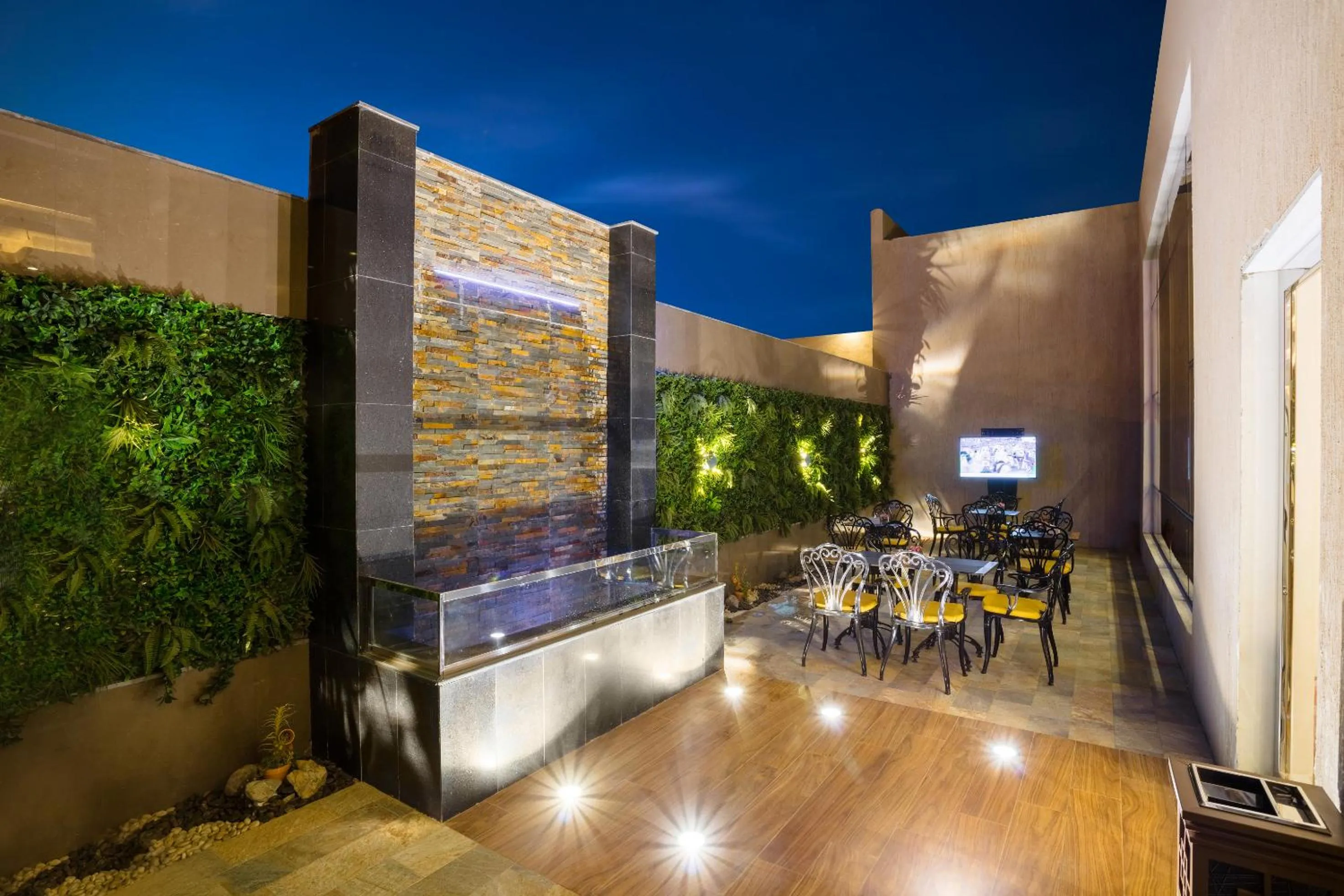 Restaurant/places to eat in Warwick Hotel Jeddah