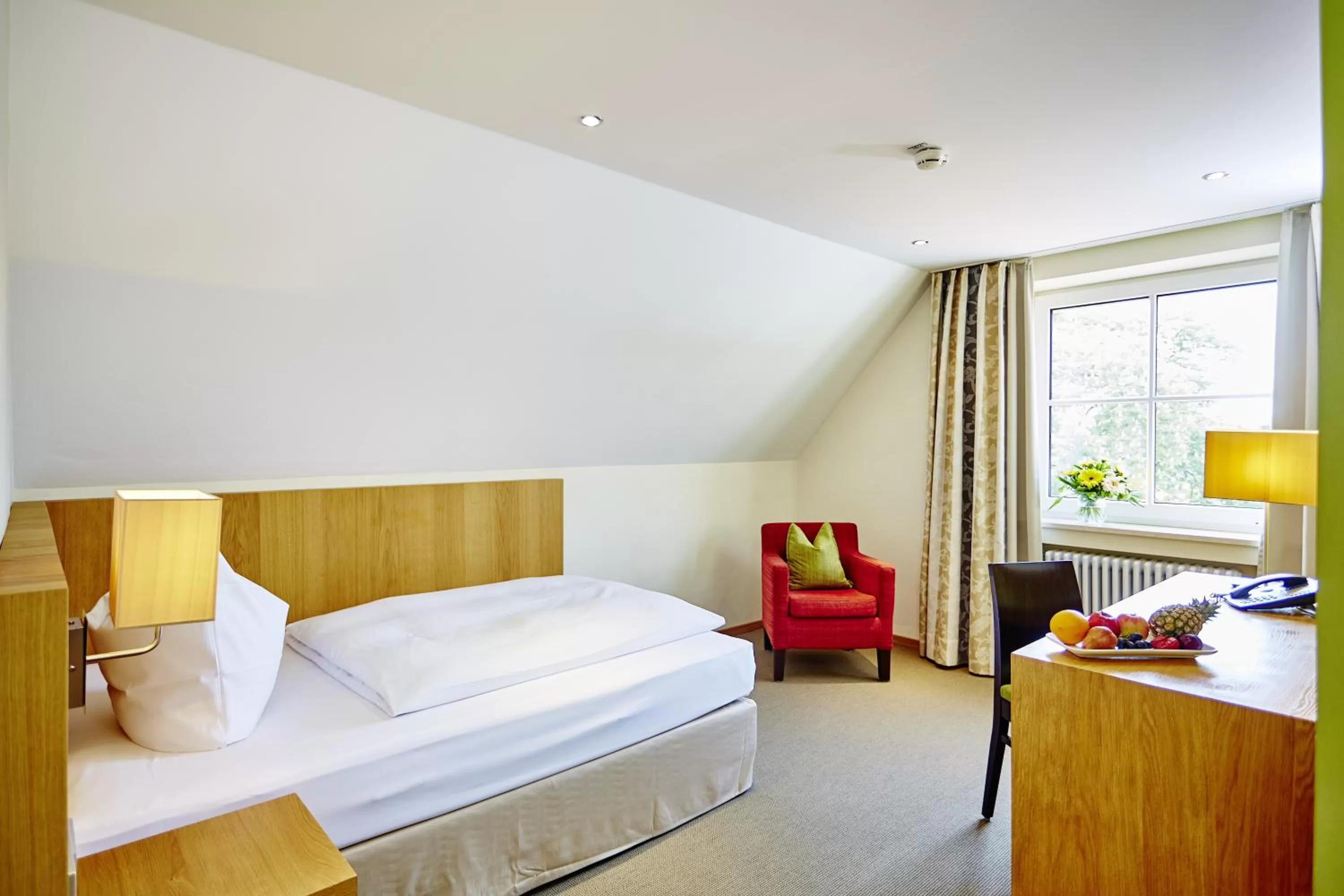 Day, Bed in Hotel Falken