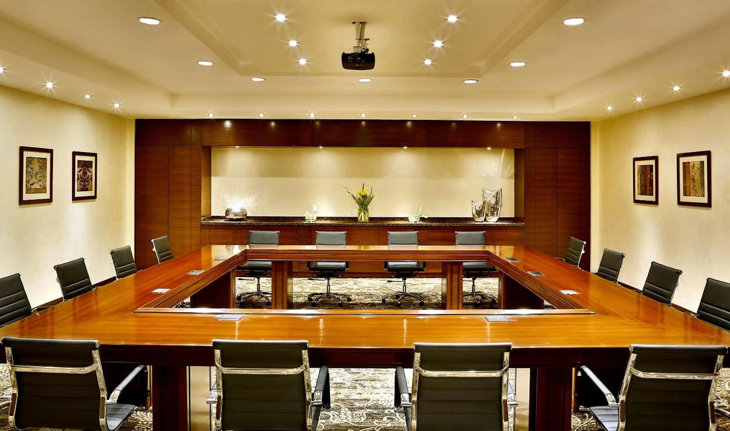 Meeting/conference room in Hilton Alexandria King's Ranch Hotel