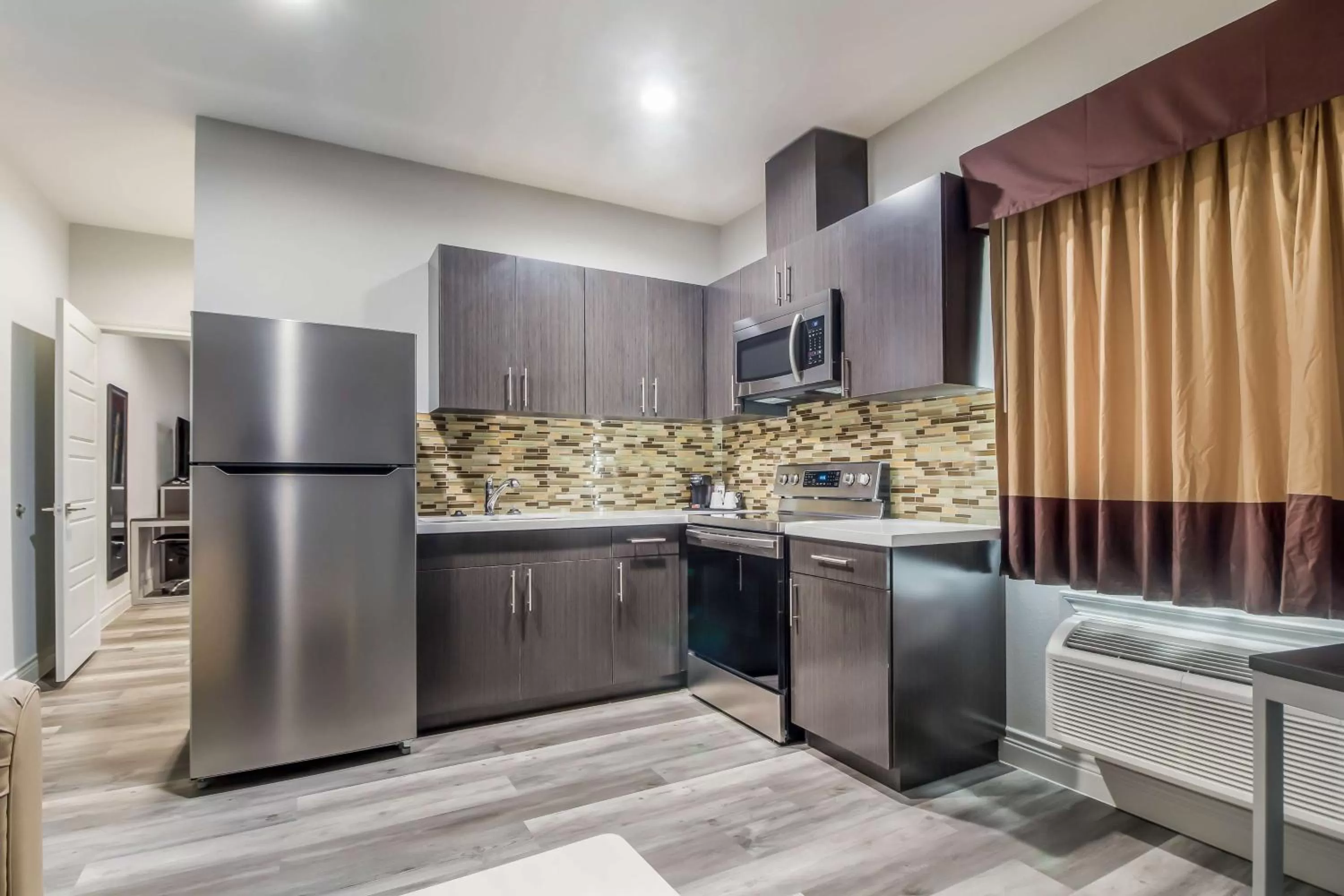 Kitchen or kitchenette in Studio 6 Deer Park, Tx