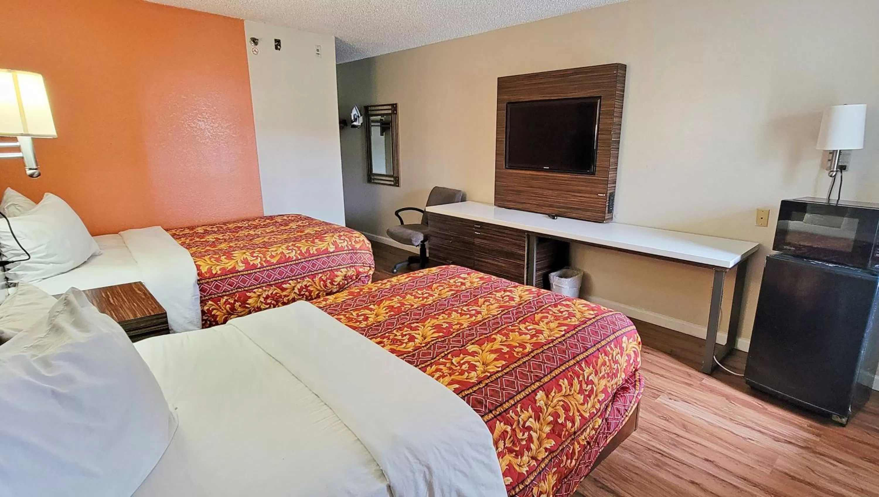 Photo of the whole room, Bed in Studios & Suites 4 Less Charlotte