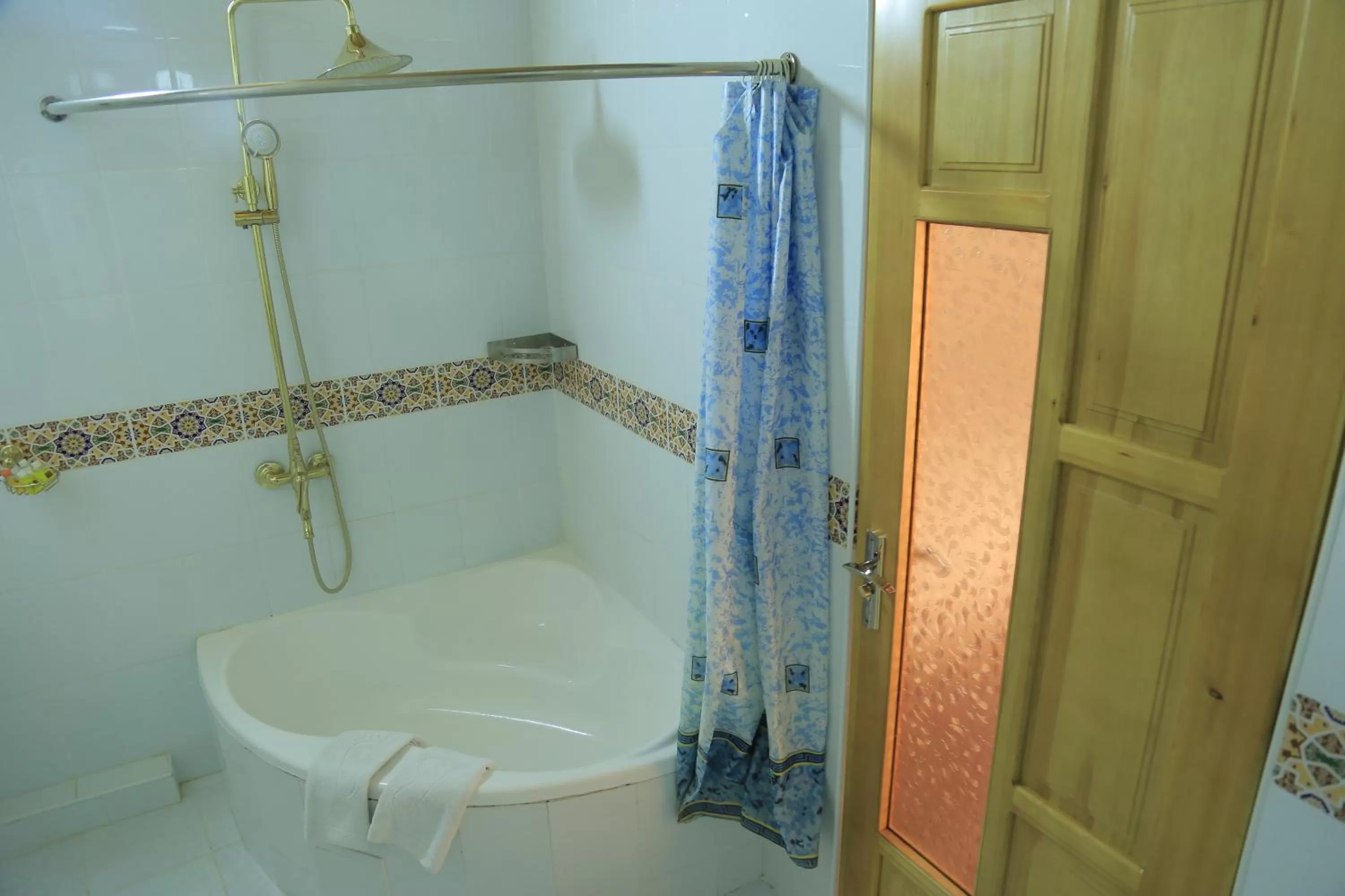 Shower in As-Salam Boutique Hotel