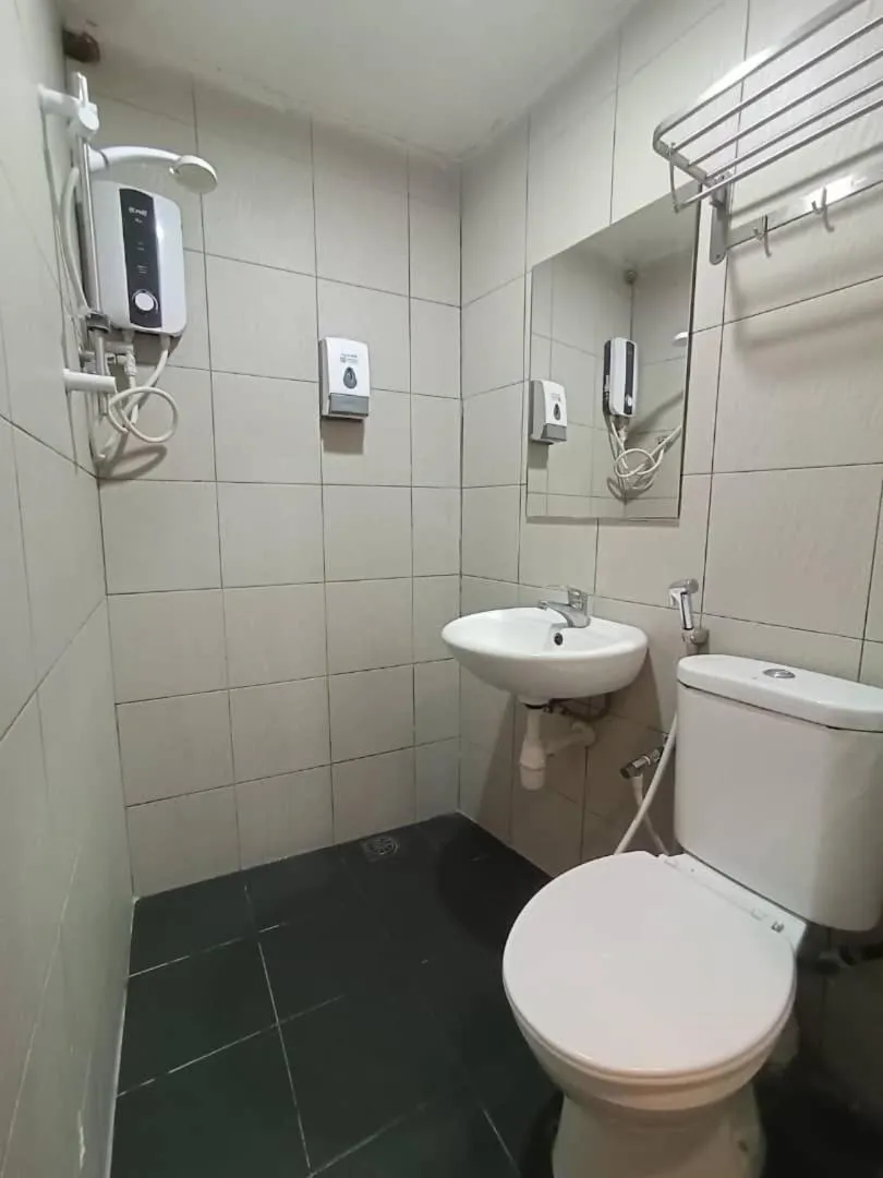 Shower in One Point Hotel