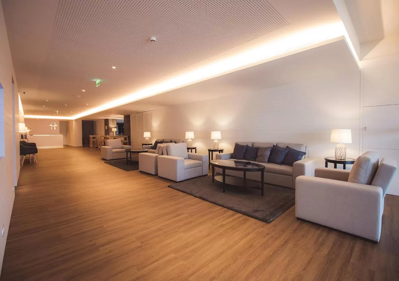 Communal lounge/ TV room in Hotel Gaivota Azores
