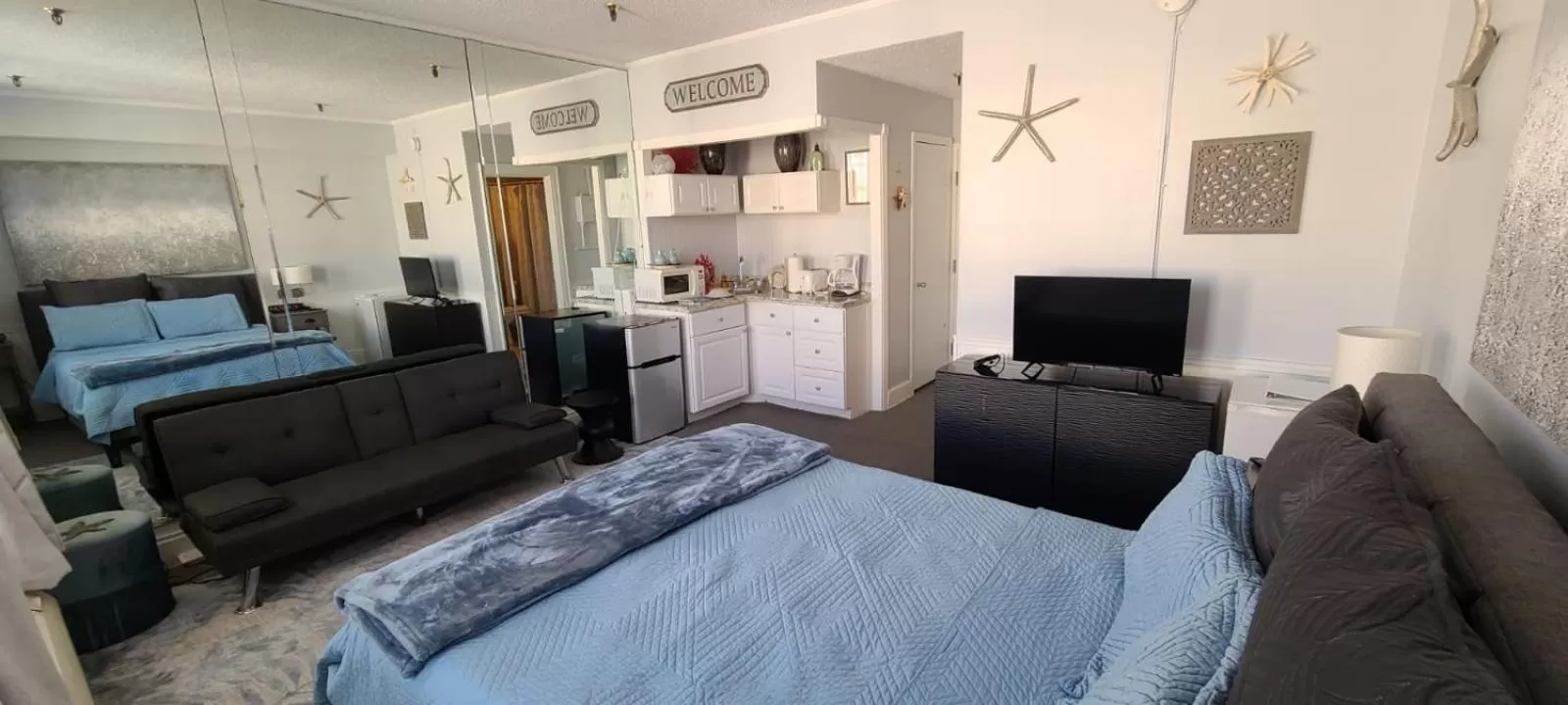 Photo of the whole room, Bed in Tropicals of Palm Beach