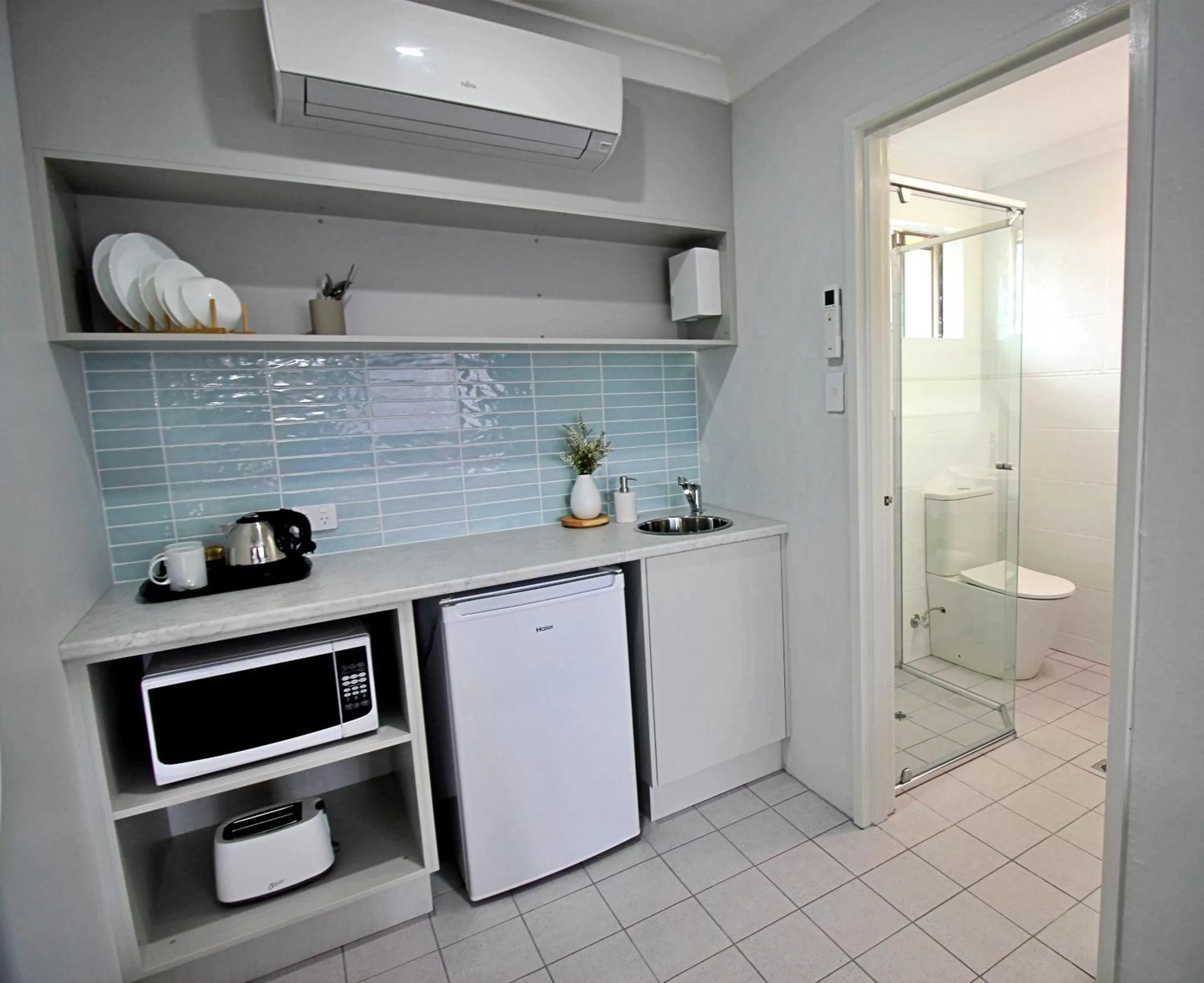 Bathroom in Araluen Motor Lodge