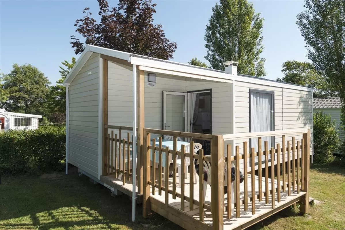 Three-Bedroom Bungalow in Camping Le Parc de Paris