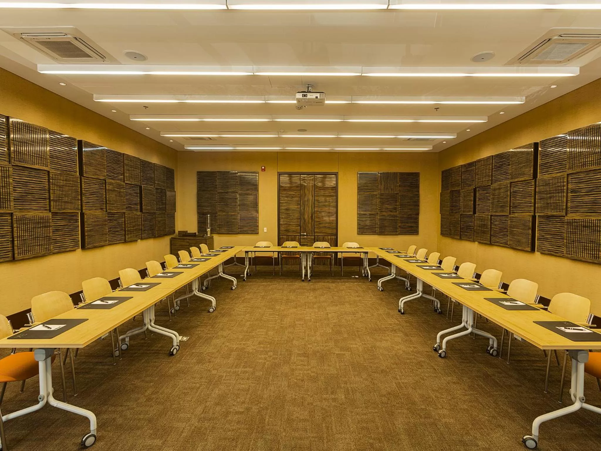 Business facilities in EK Hotel By Preferred Hotels Group