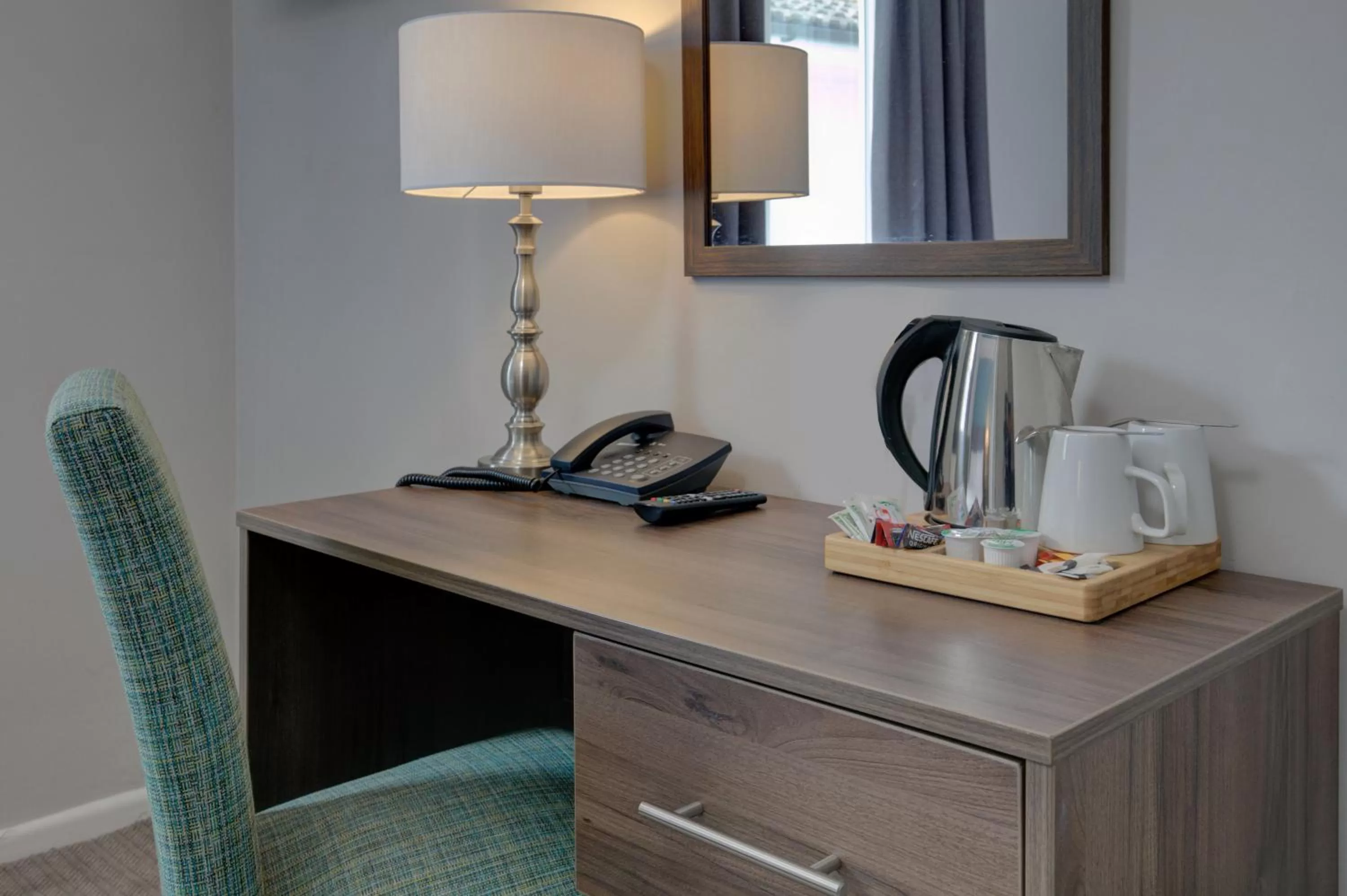 Coffee/tea facilities in The Jephson Hotel; BW Signature Collection