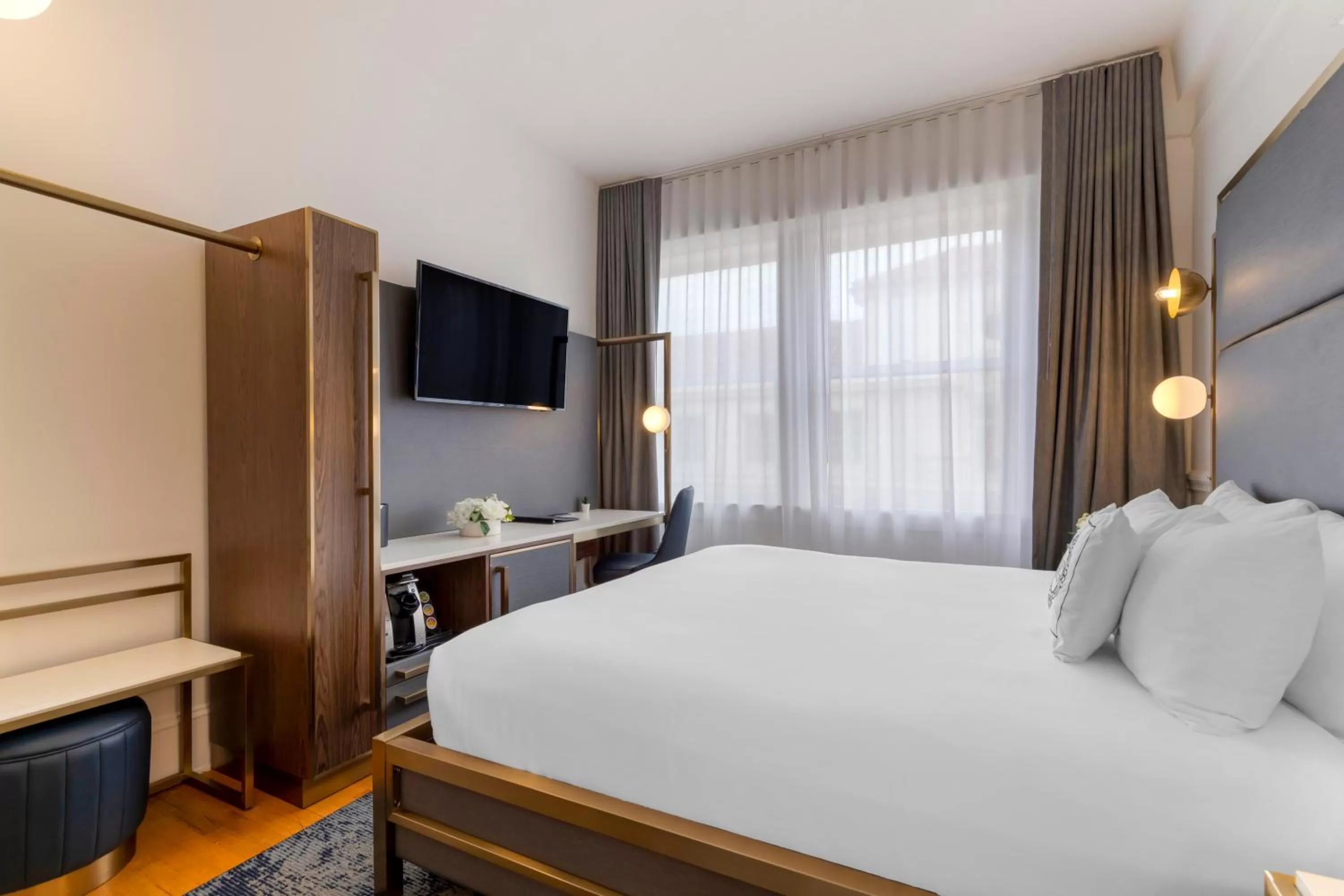 Bedroom, Bed in Hotel Gibbs Downtown Riverwalk