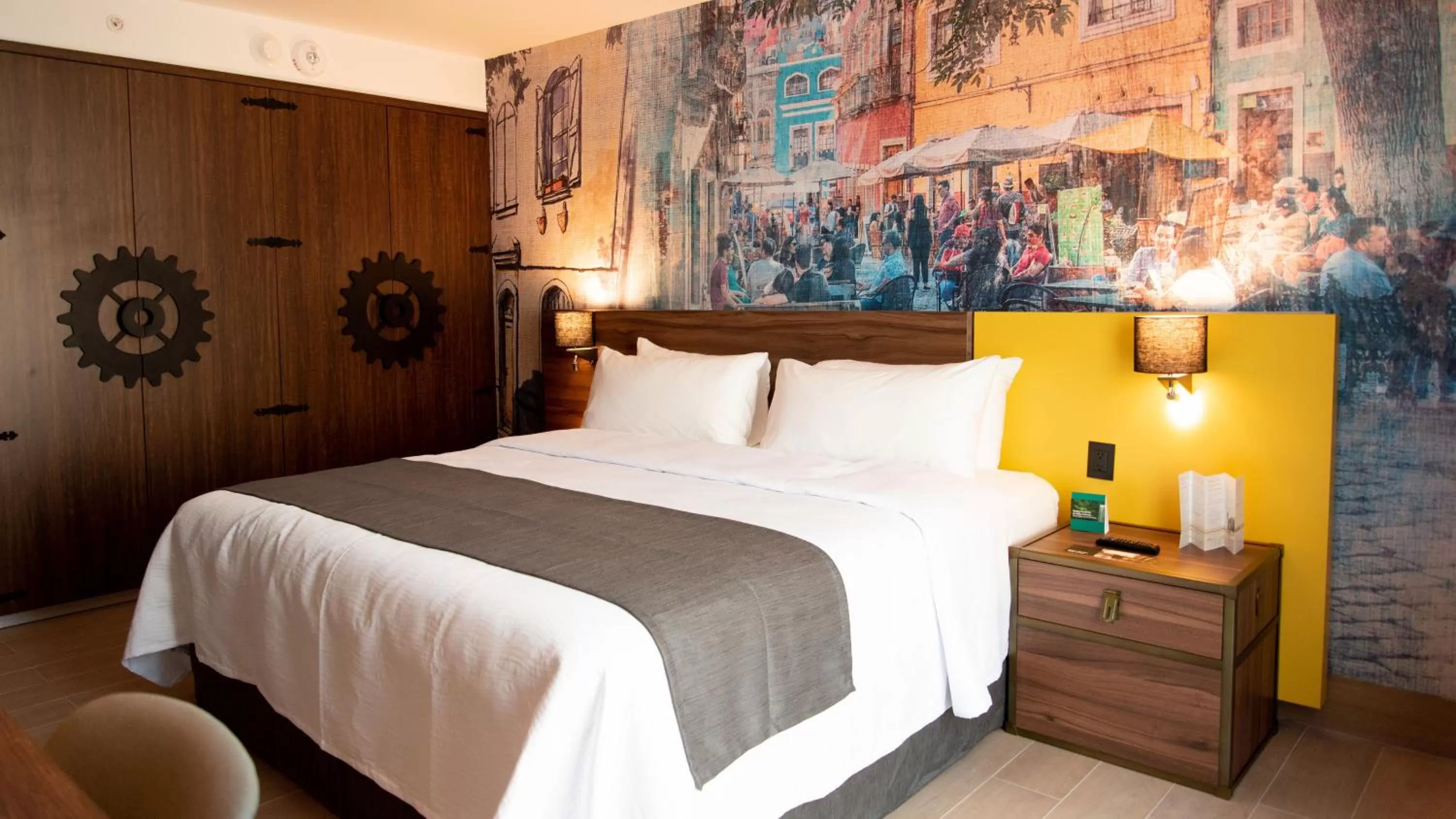Photo of the whole room, Bed in Hotel Indigo Guanajuato by IHG