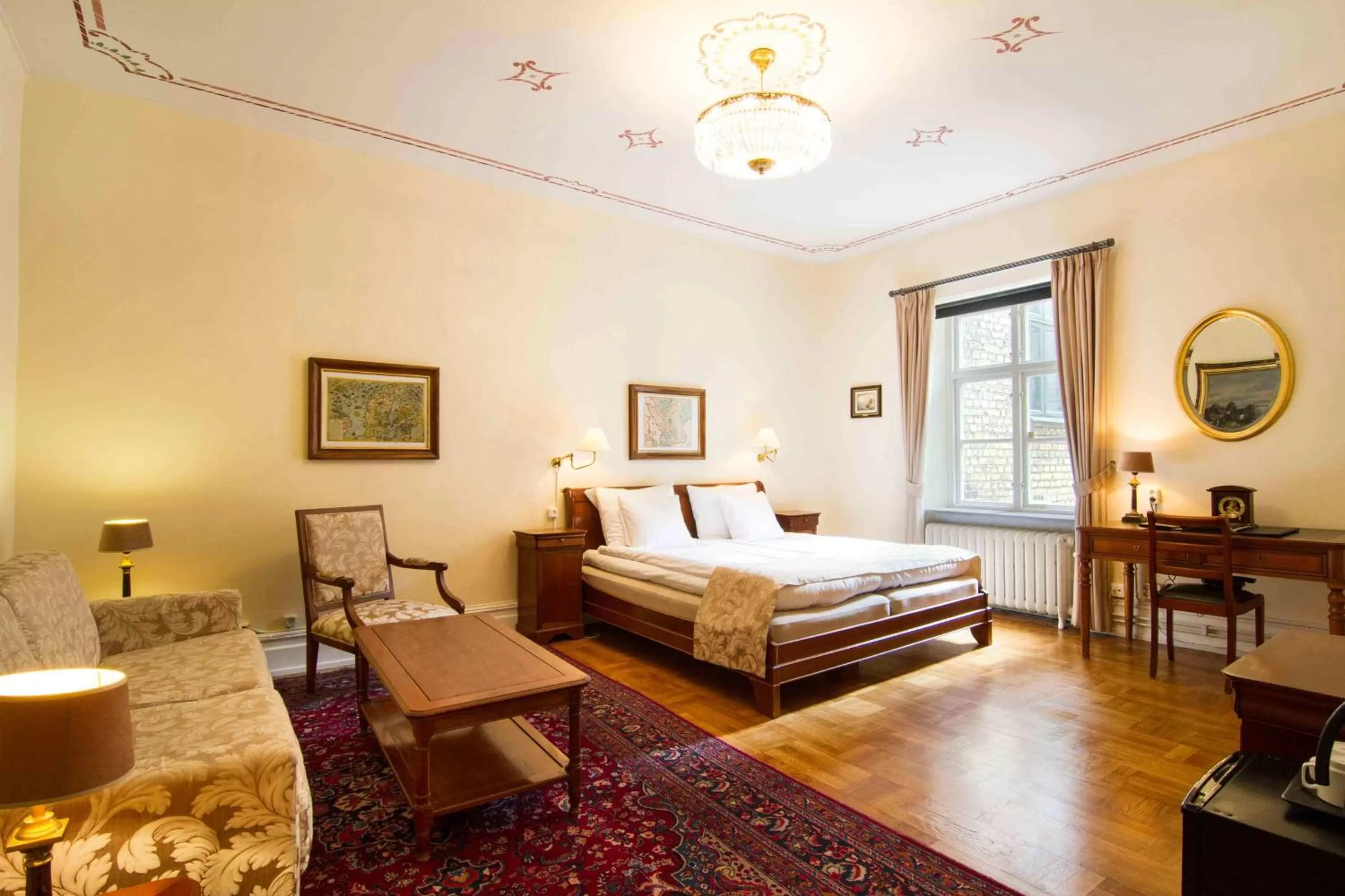 Day, Bed in Mayfair Hotel Tunneln