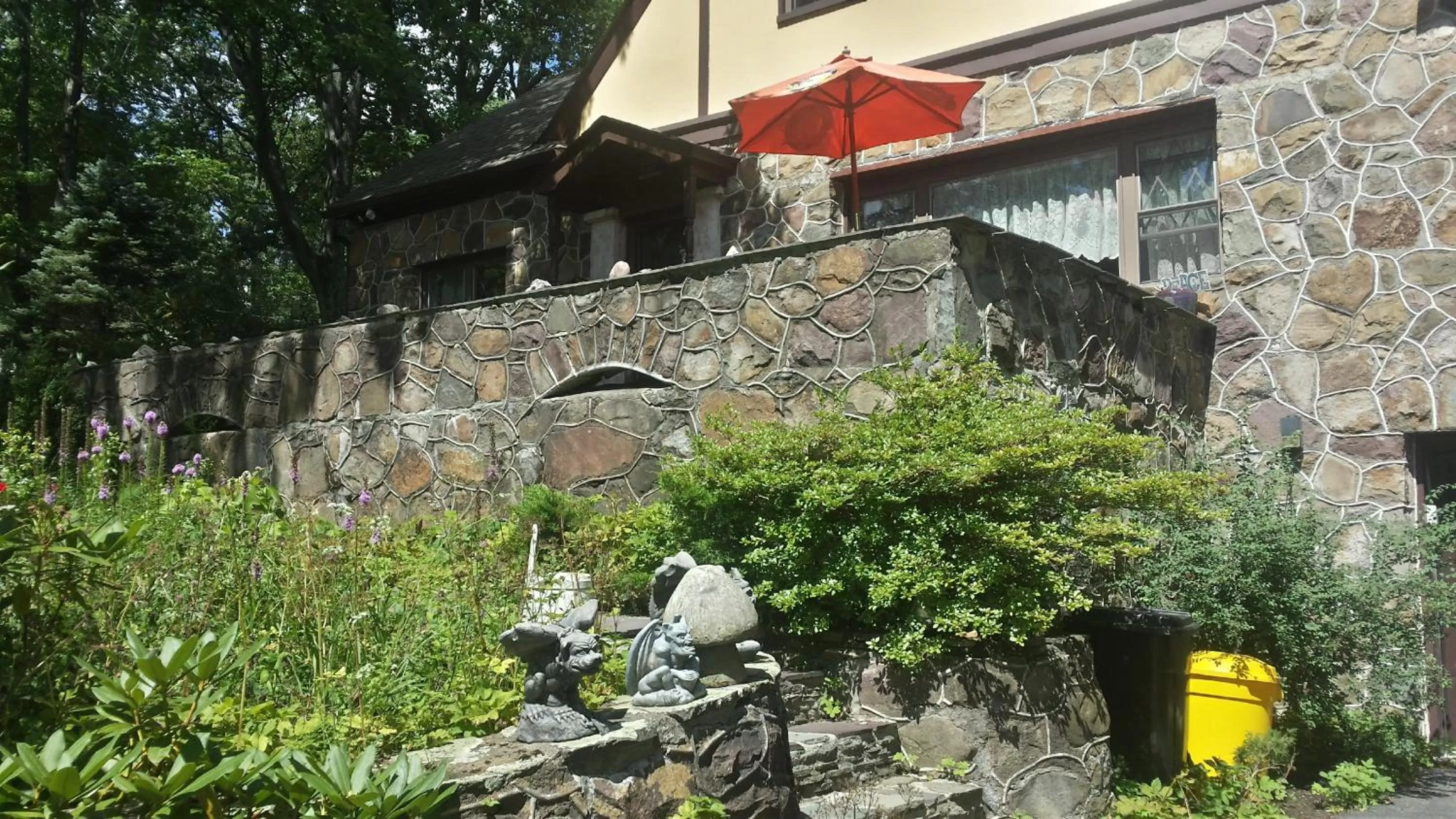 Facade/entrance in Maurrocks - A Pocono Mountains B&B