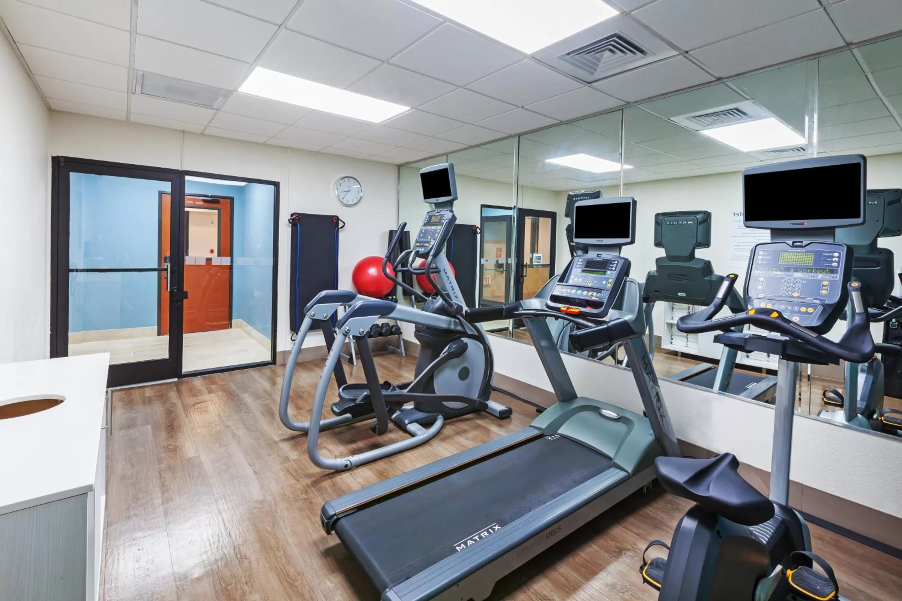 Fitness centre/facilities in Holiday Inn Express & Suites Houston - Memorial Park Area by IHG