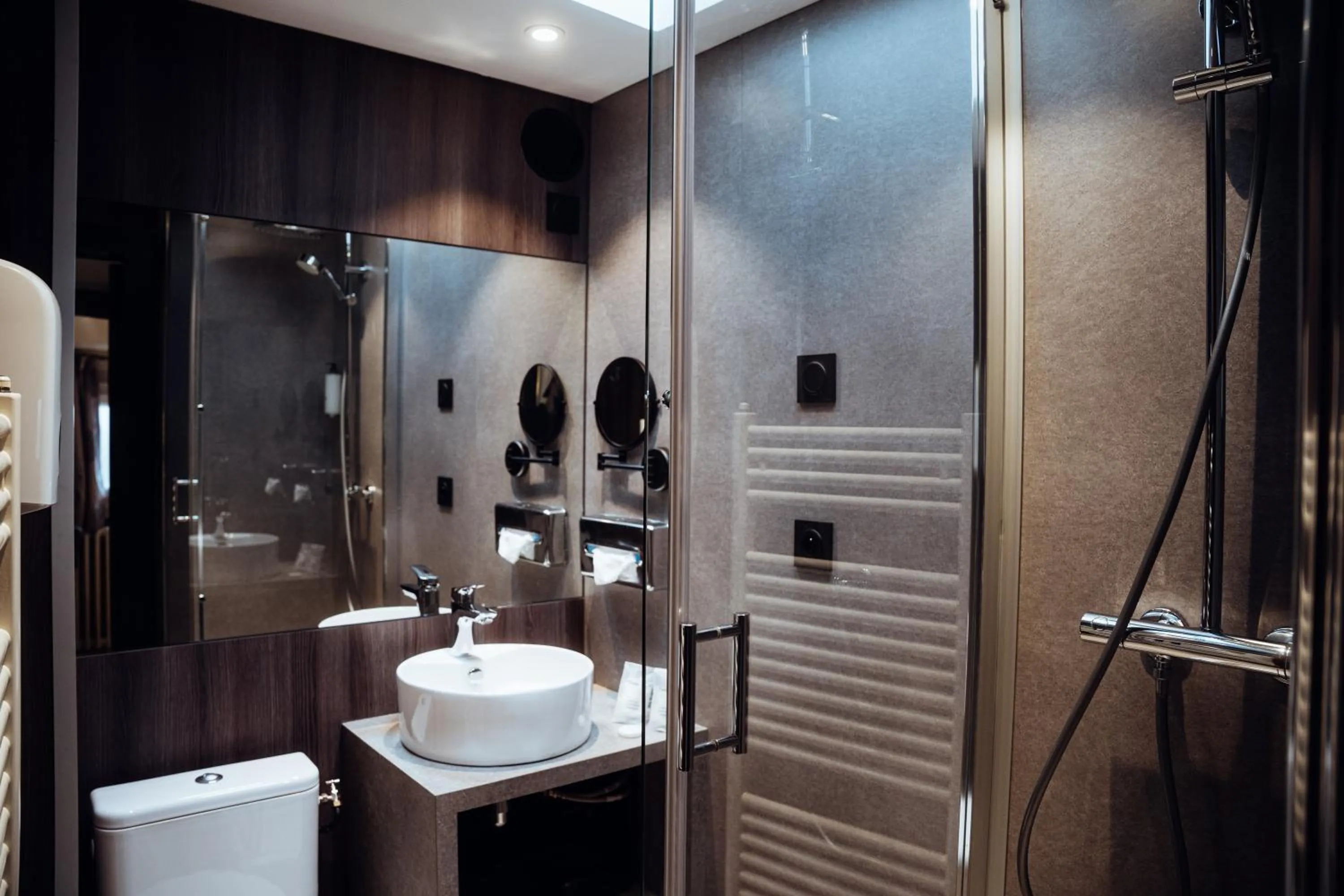 Bathroom in Hotel Le Dauphin