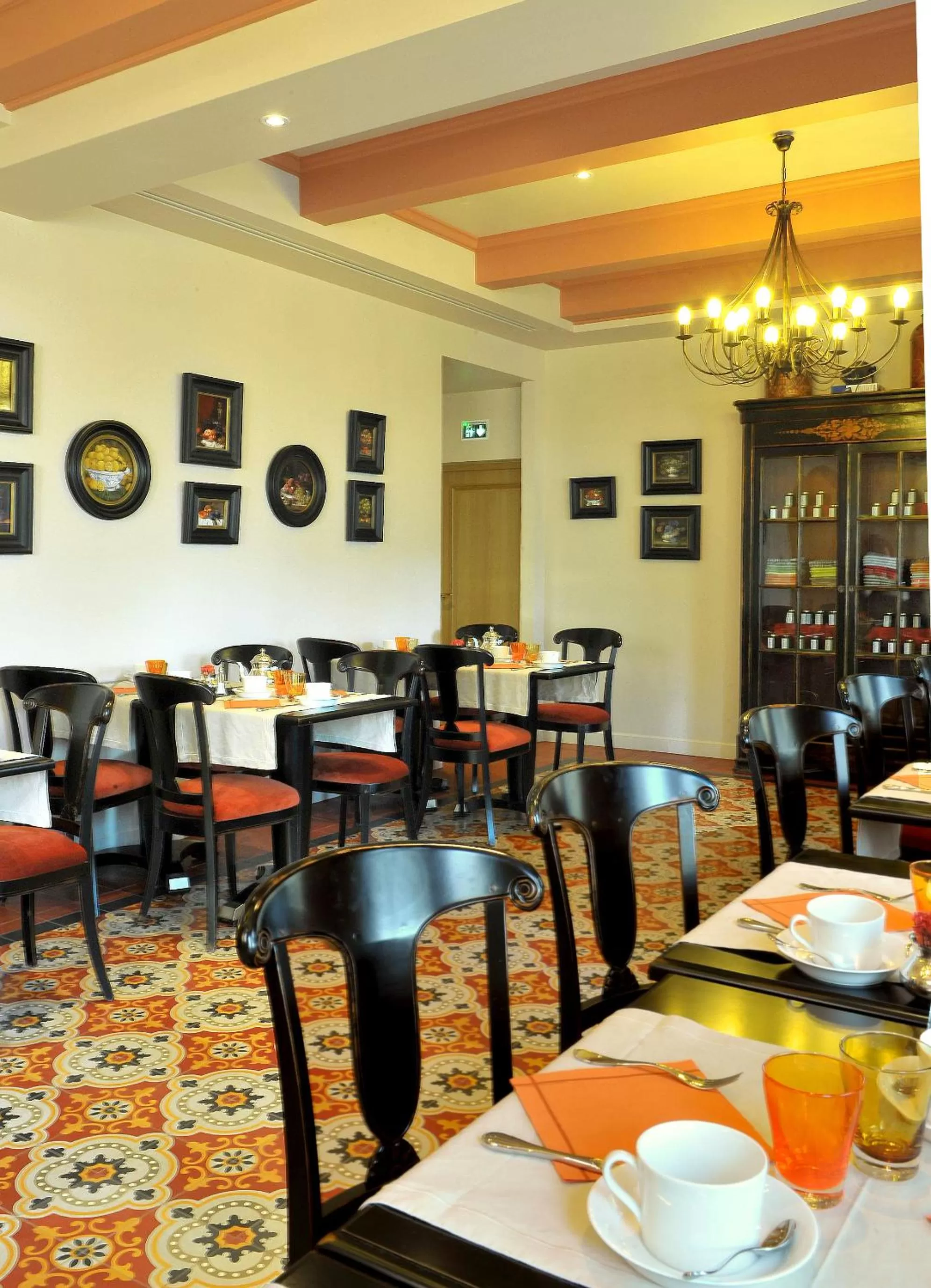 Restaurant/places to eat in Villa Lara Hotel