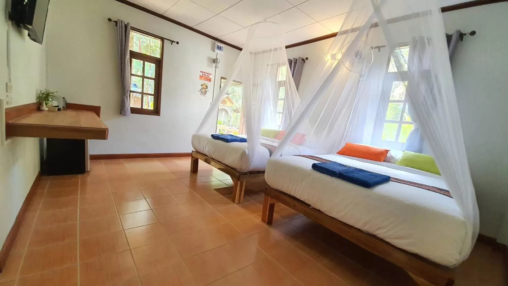 Photo of the whole room, Bed in Tree Tops River Huts