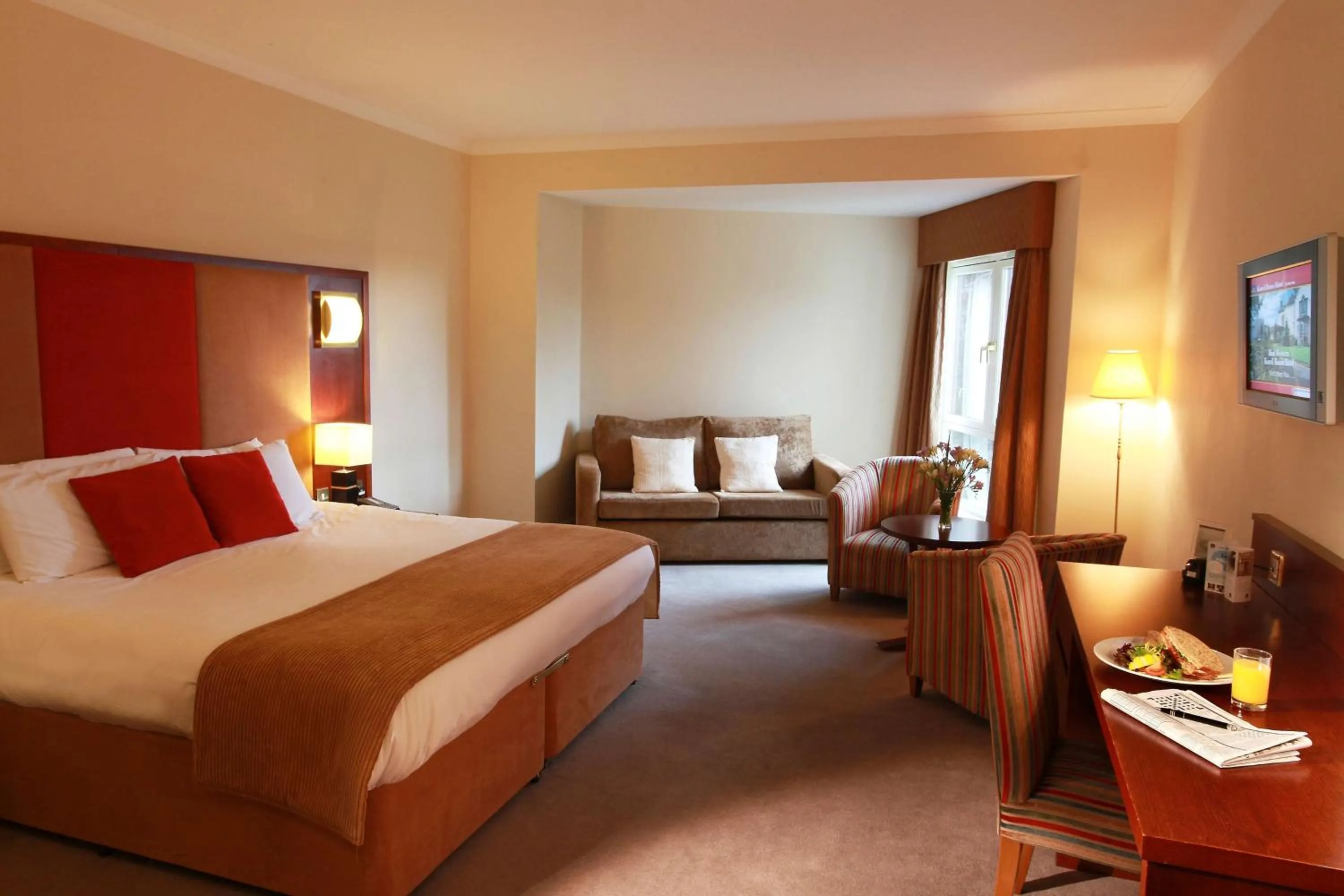 Photo of the whole room, Bed in Best Western Plus Dunfermline Crossford Keavil House Hotel