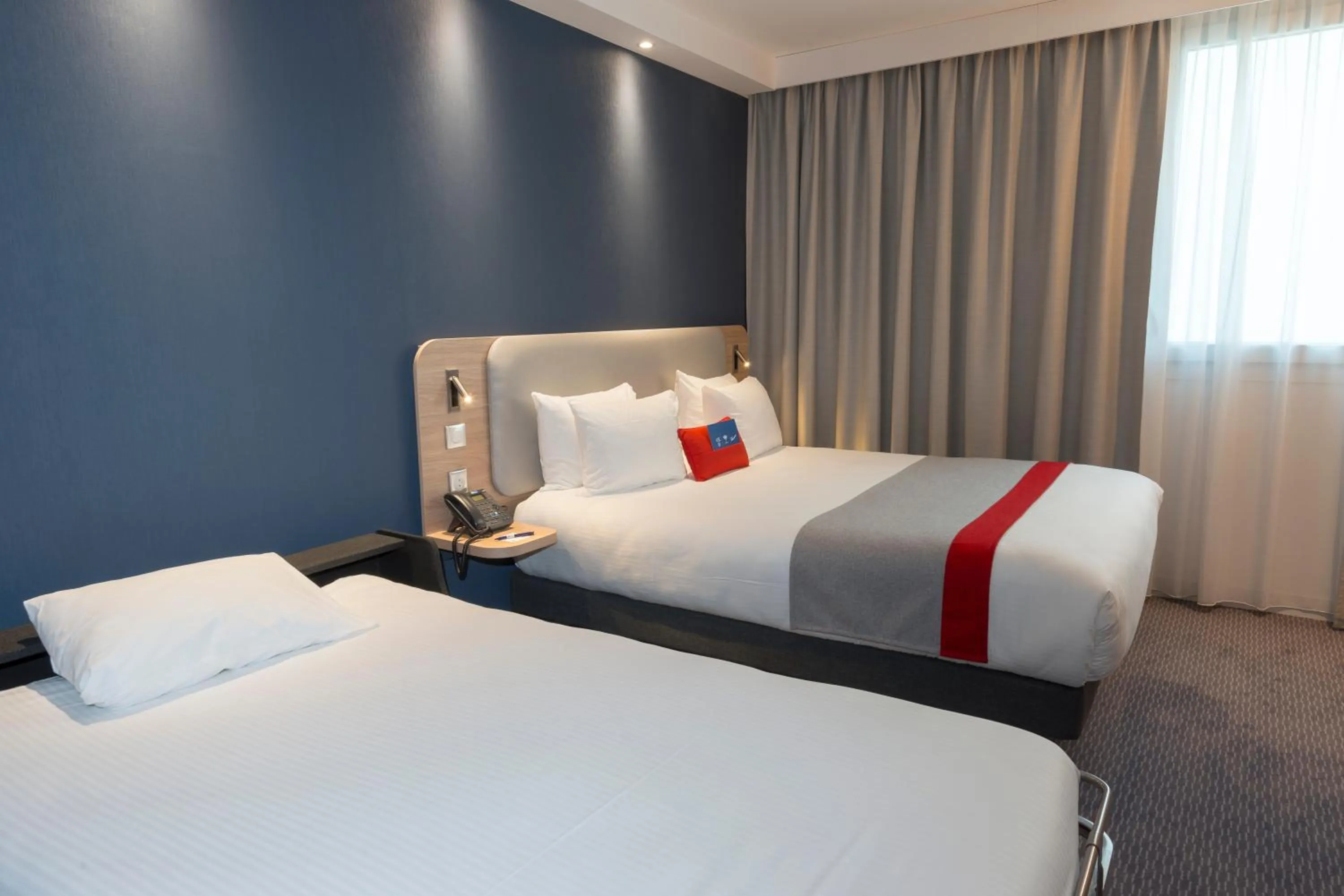 Bedroom, Bed in Holiday Inn Express Paris - Velizy by IHG