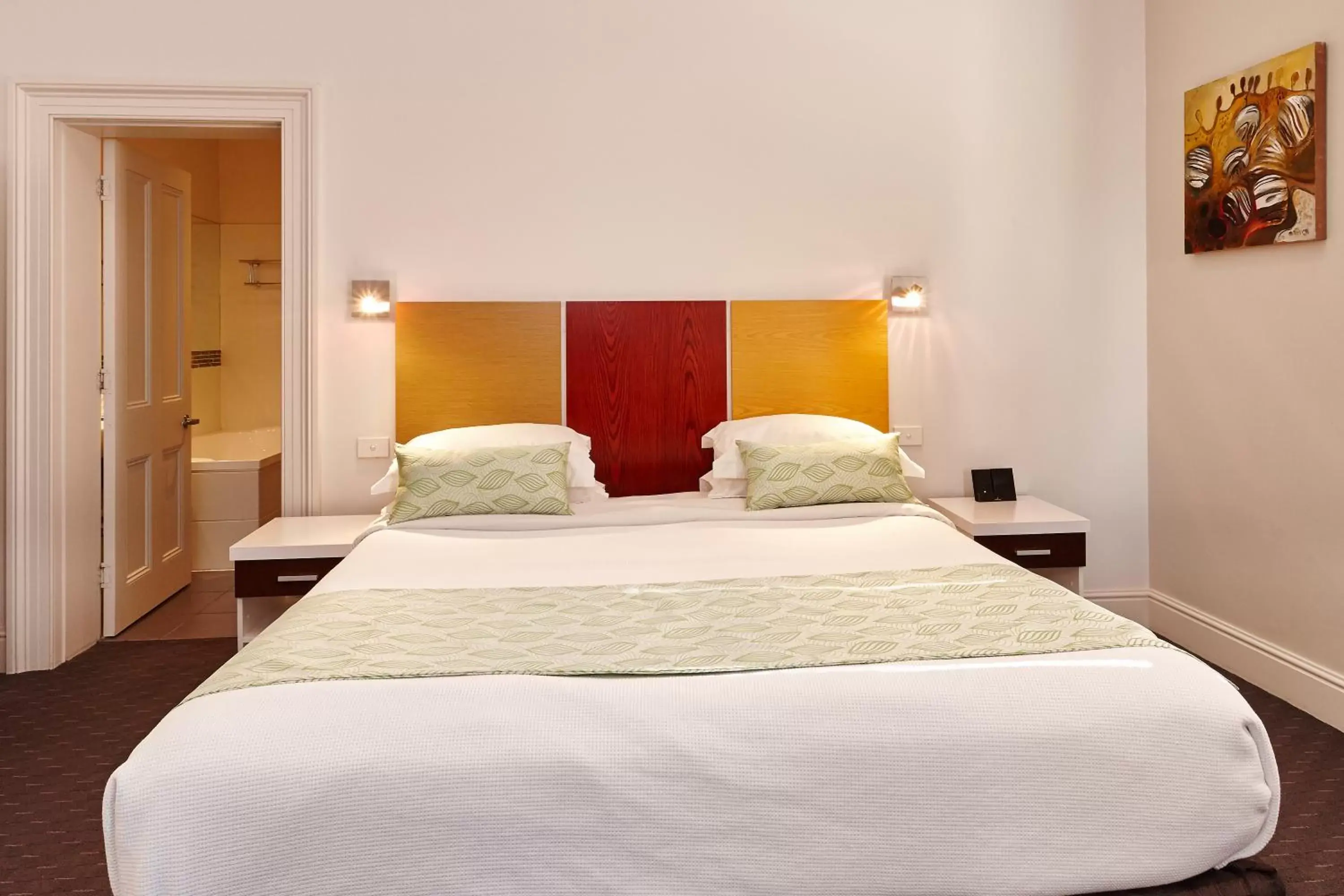 Deluxe King Room in Auldington Hotel Deluxe King Room in Auldington Hotel