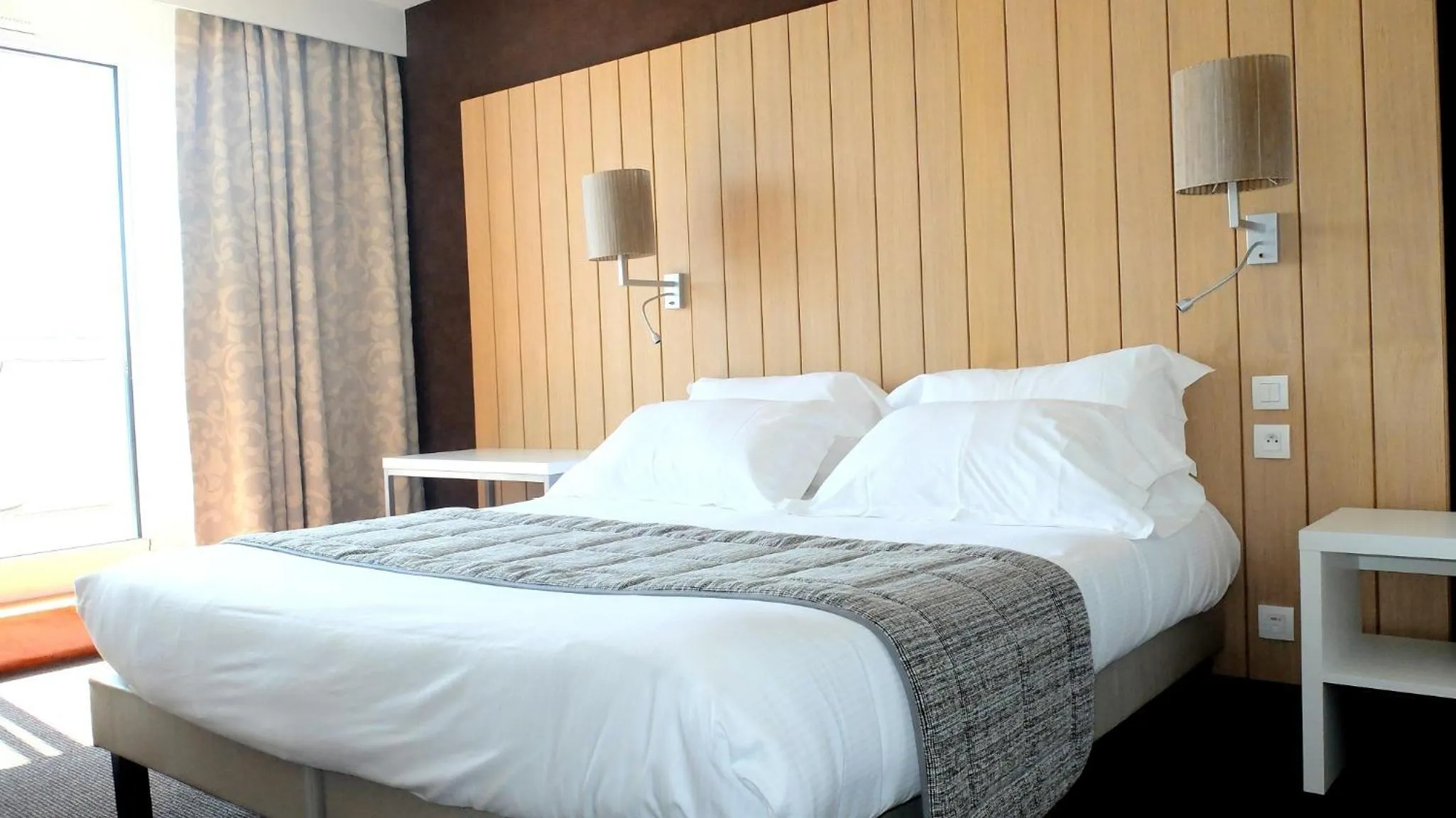 Standard Double Room with City View in Thalasso Concarneau Spa Marin Resort