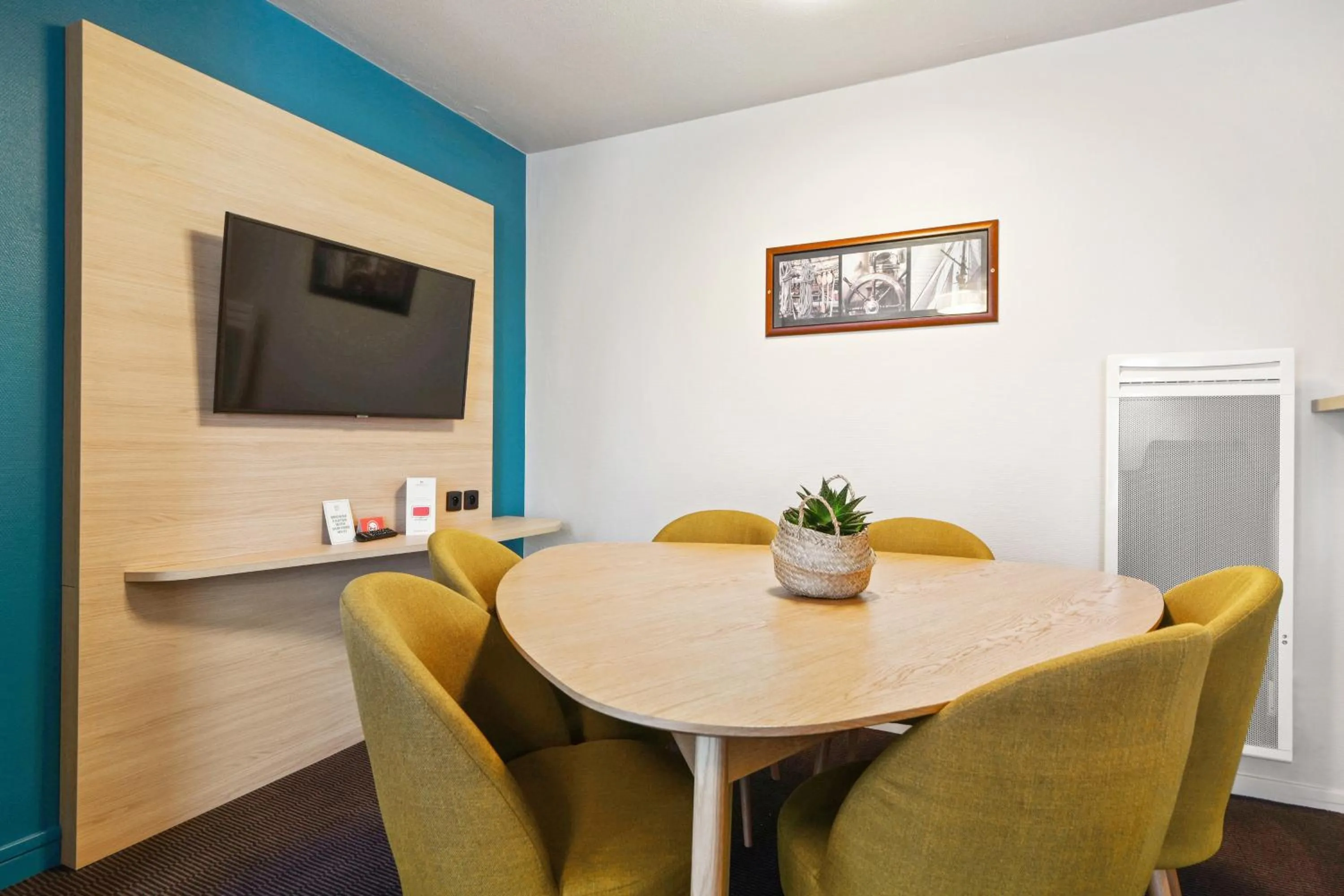 Communal lounge/ TV room in Appart'City Confort Lille Grand Palais