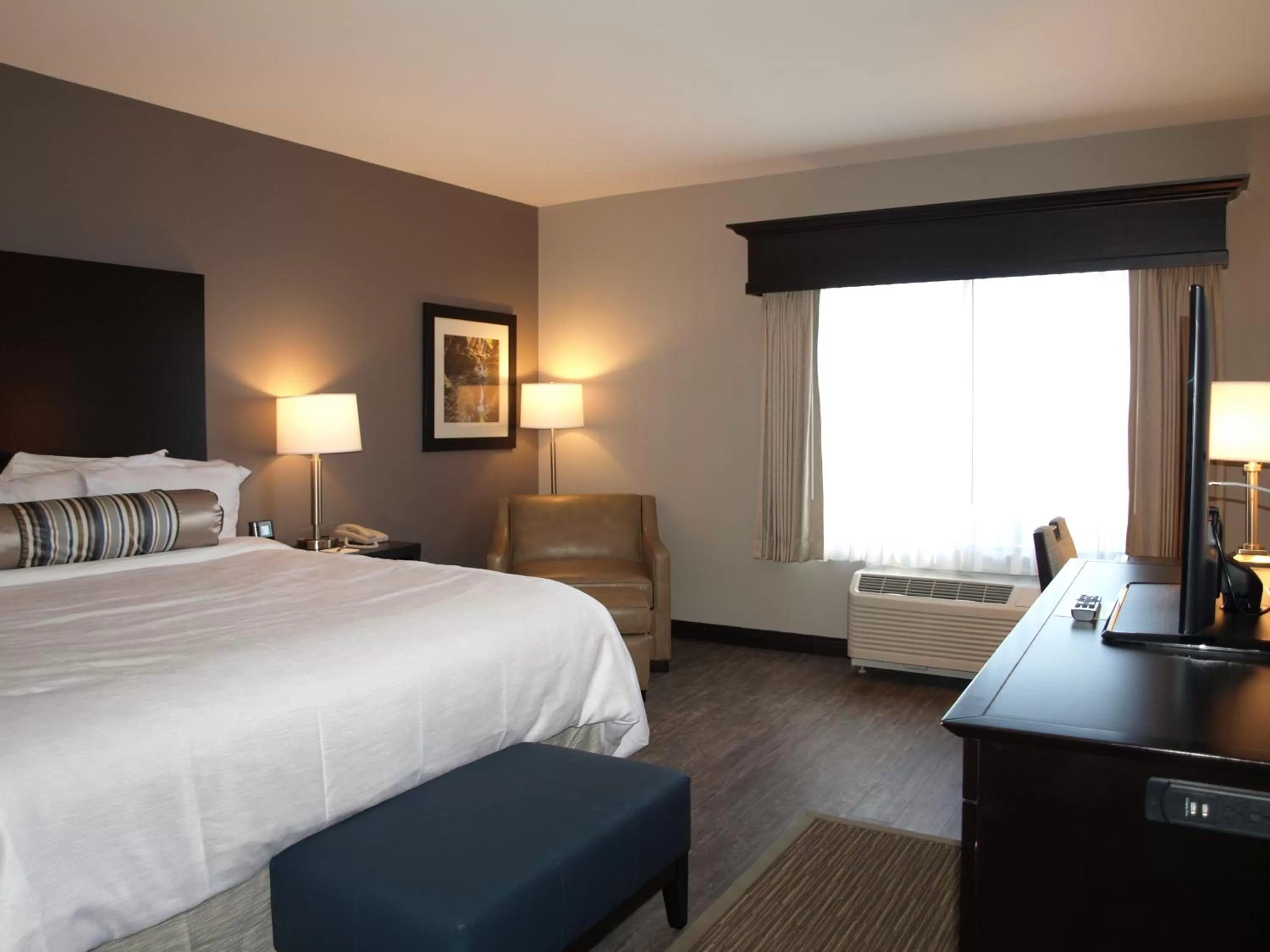 Bedroom, Bed in Hotel at Batavia Downs