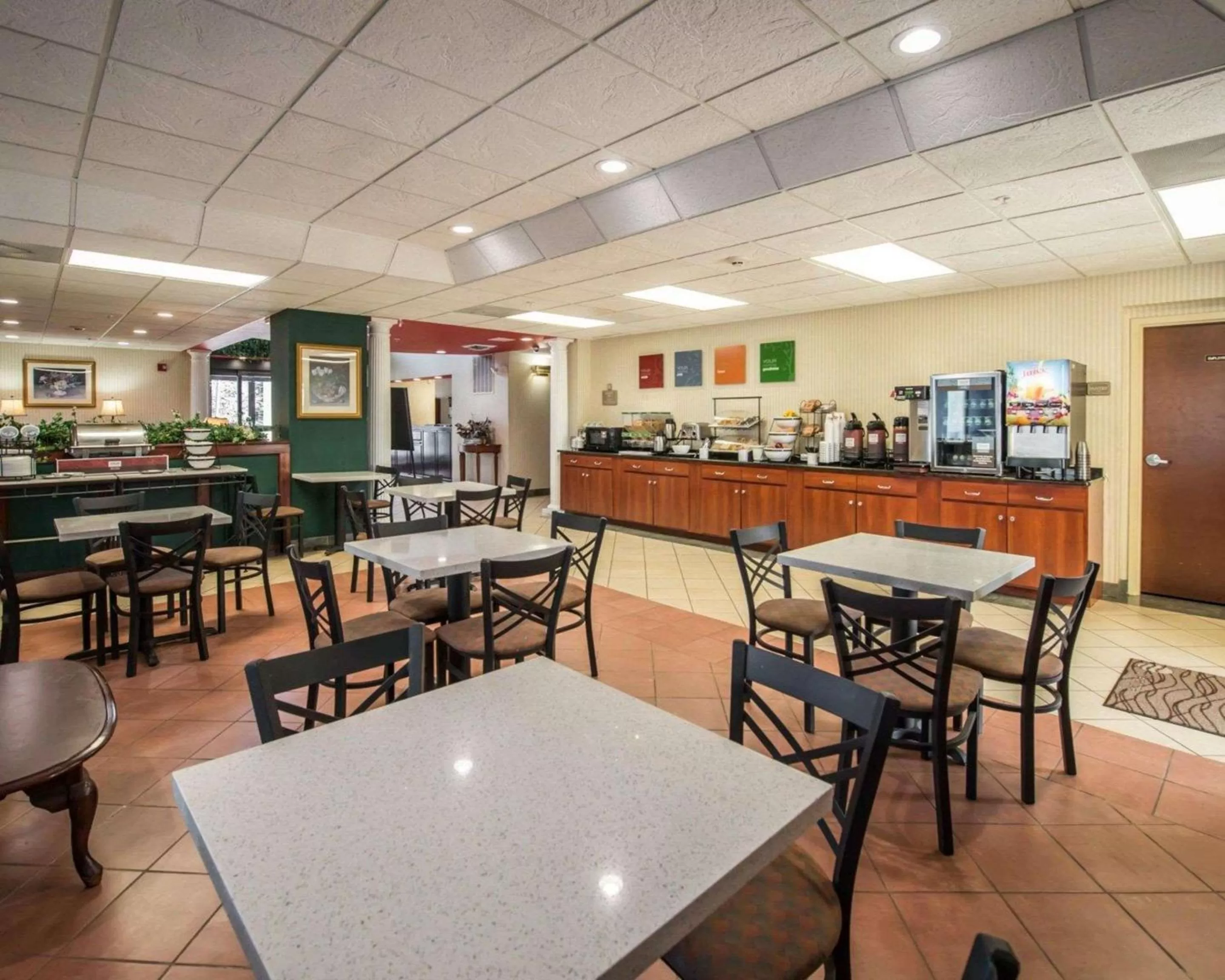 Restaurant/places to eat in Comfort Inn & Suites Morganton South