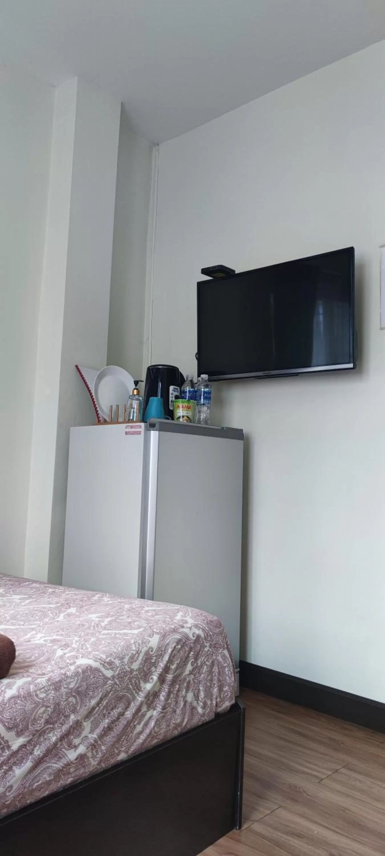 Photo of the whole room, Bed in The Cube Sathorn Boutique Hotel เดอะ คิวบ์ สาทร บูติค โฮเทล Near BTS Surasak