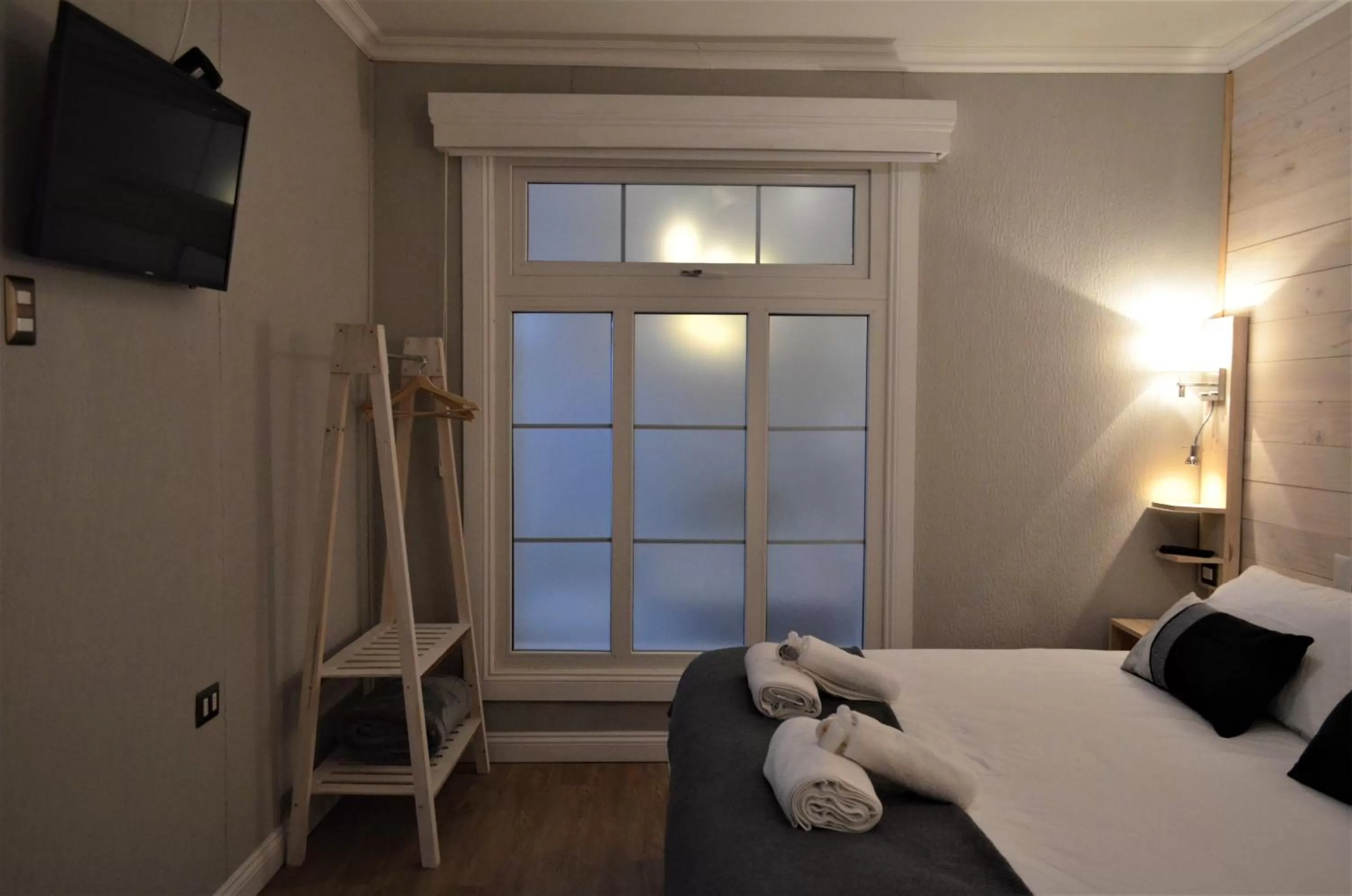 Photo of the whole room in Hostal Boutique Puerta Roja