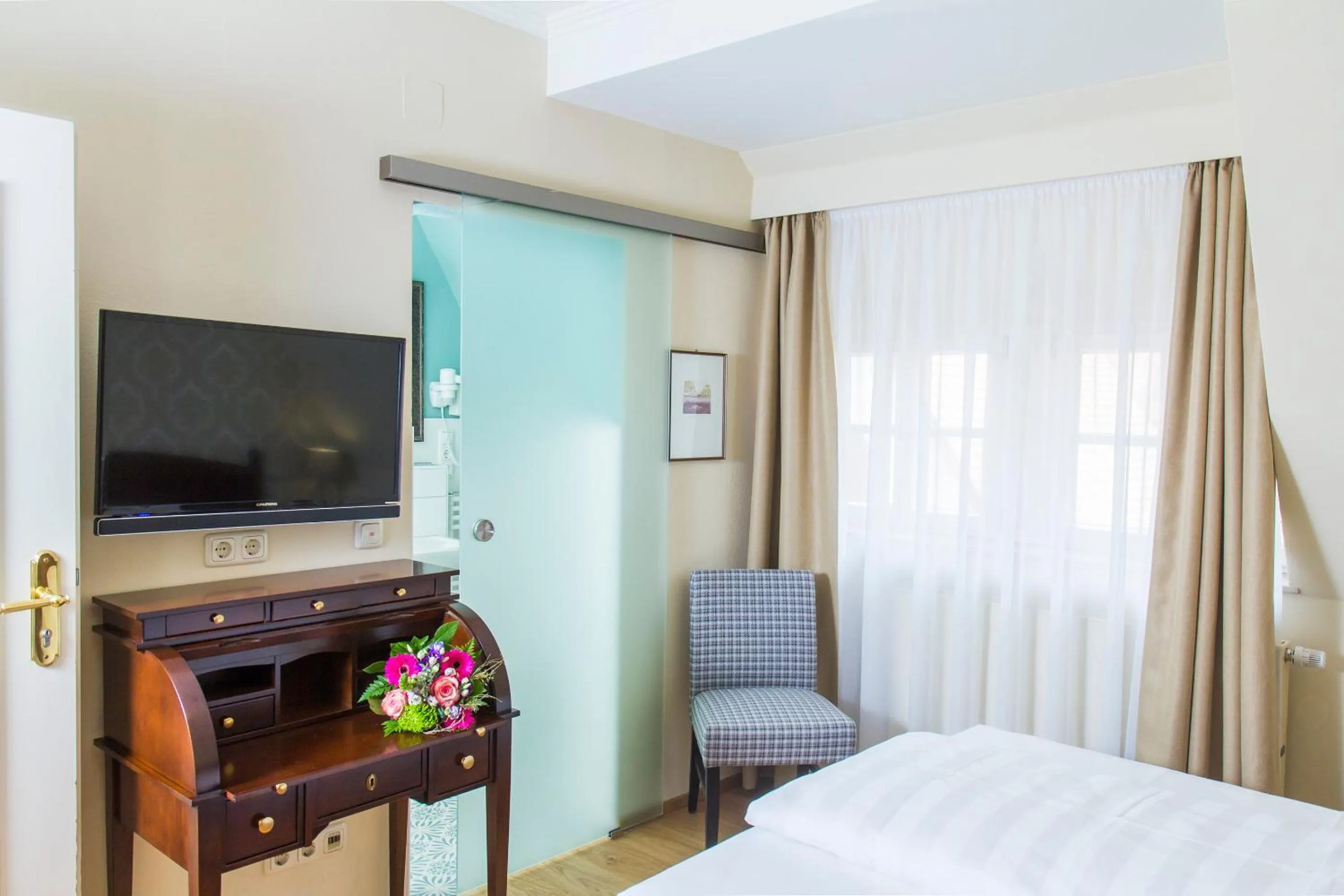 Photo of the whole room, Bed in Hotel Reichsküchenmeister