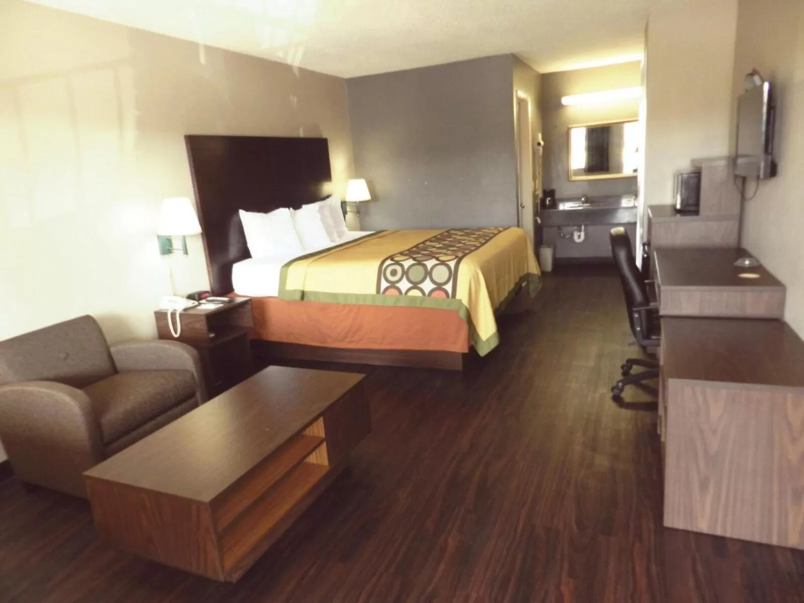 Photo of the whole room, Bed in Super 8 by Wyndham Universal City