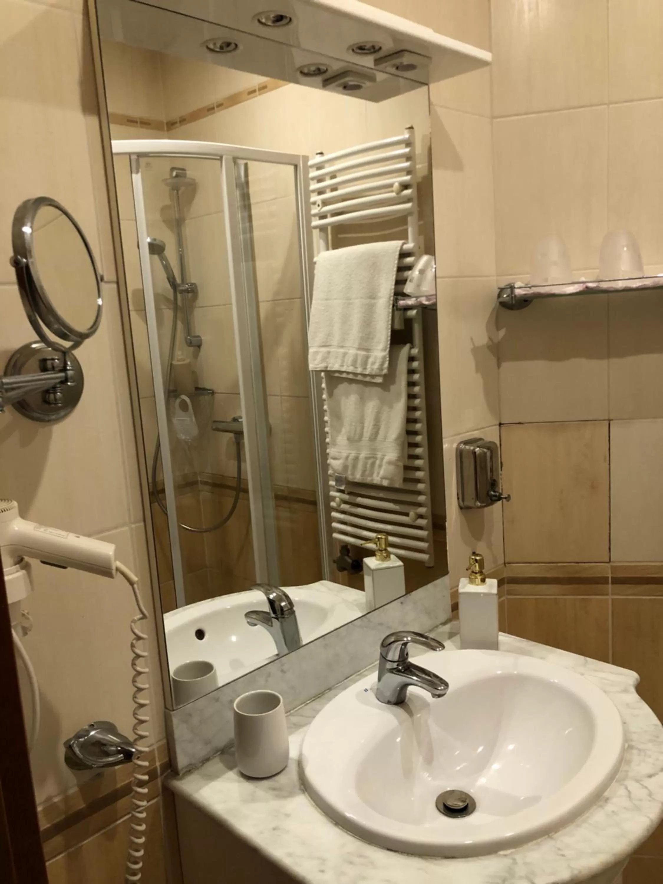 Bathroom in Hotel Ajka 1