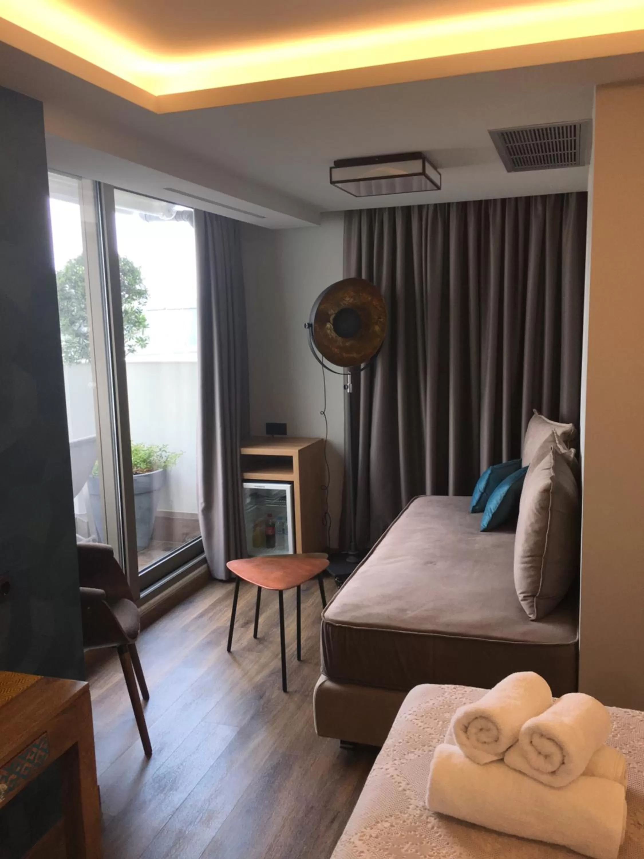 Bed in 360Degrees Pop Art Hotel