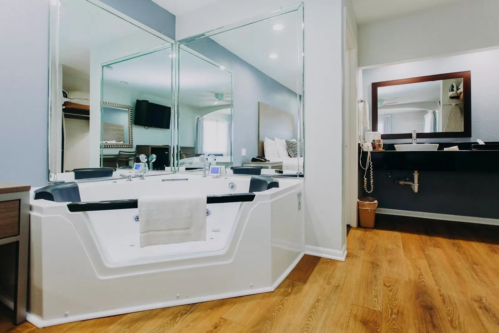 Hot Tub in Scottish Inn & Suites - Kemah Boardwalk