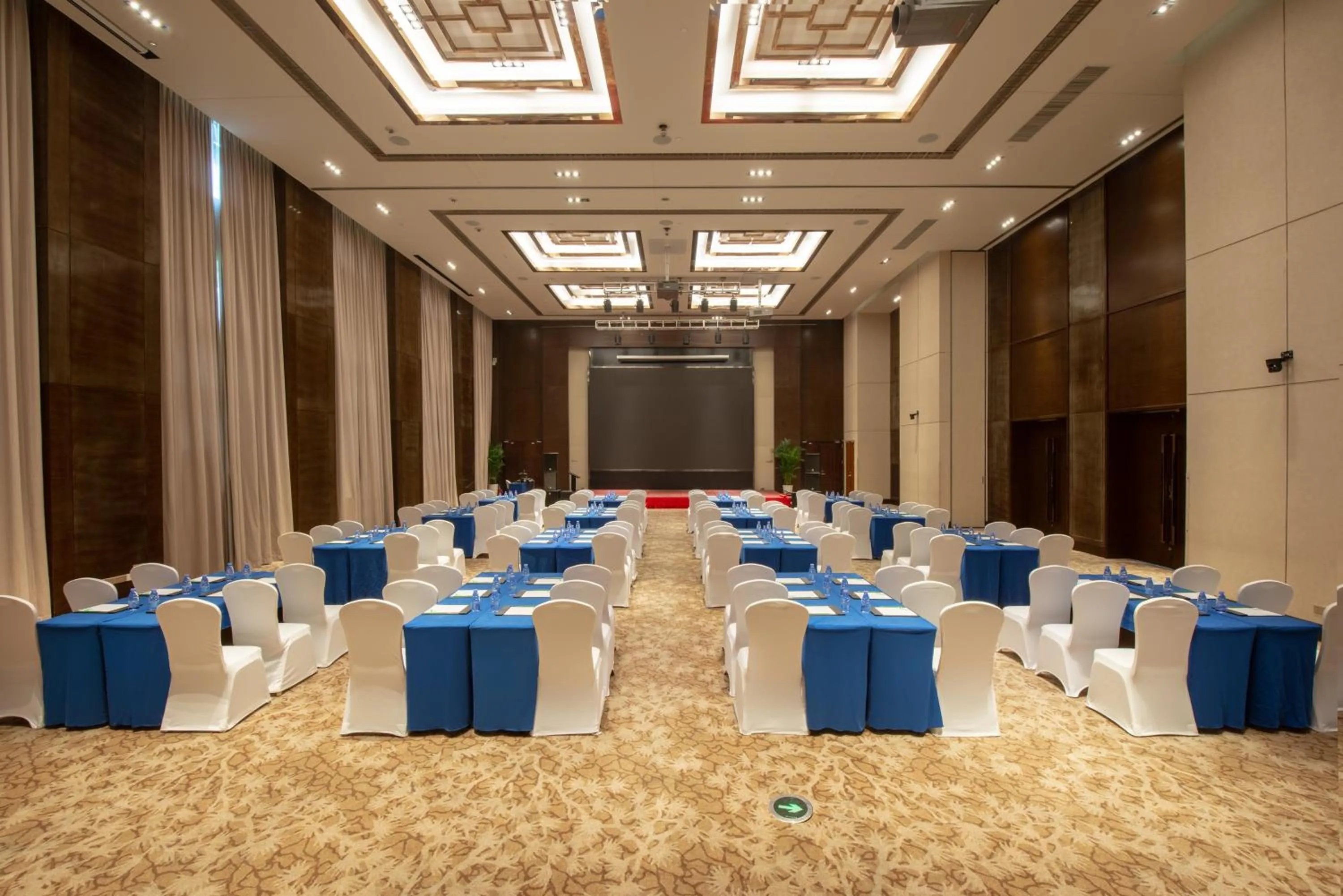 Banquet/Function facilities in Junluxe Hotel Guangzhou Science City-Free Shuttle Bus Service to Guangzhou Canton Fair