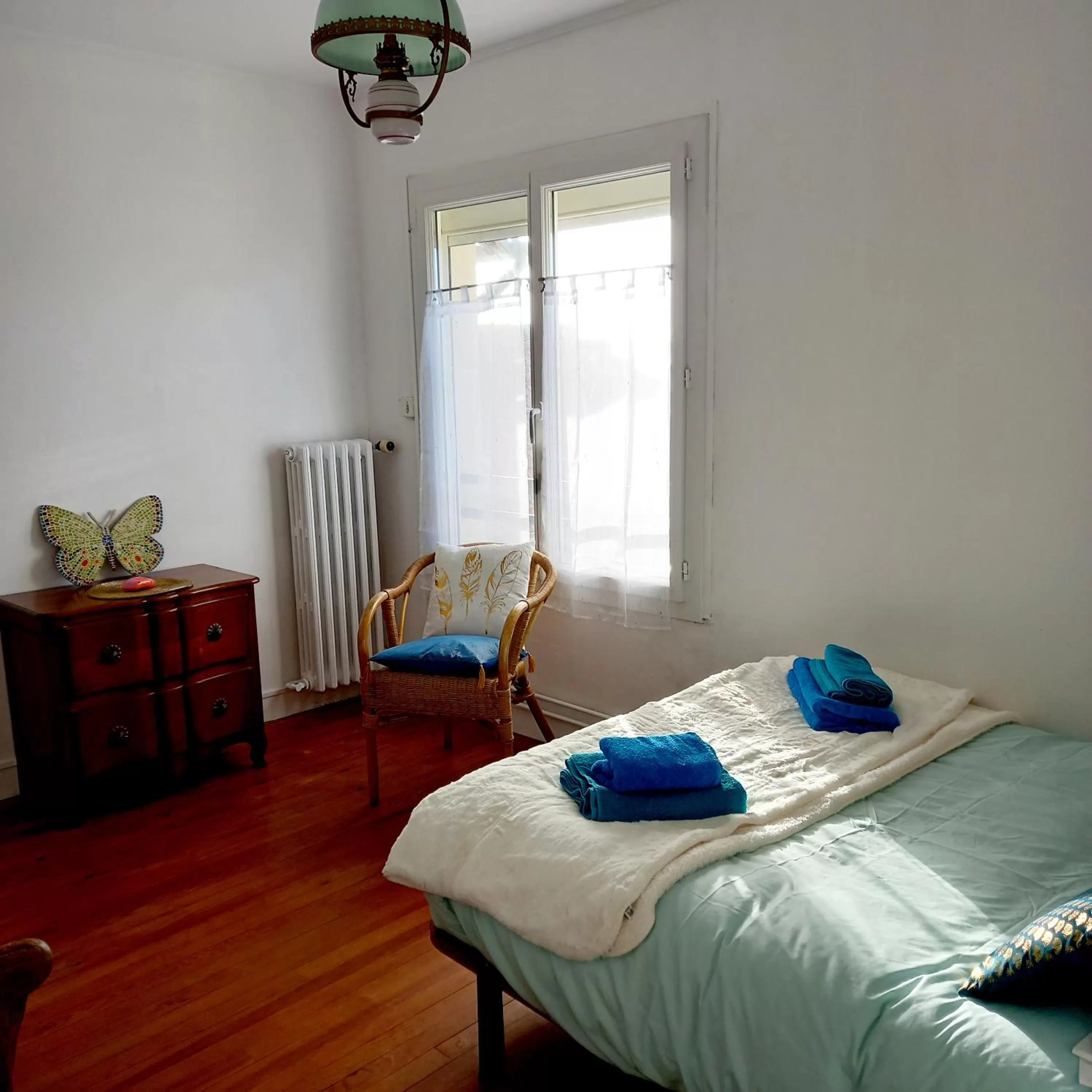 Photo of the whole room, Bed in Chambres d'Hôtes Couleurs d'Elvine