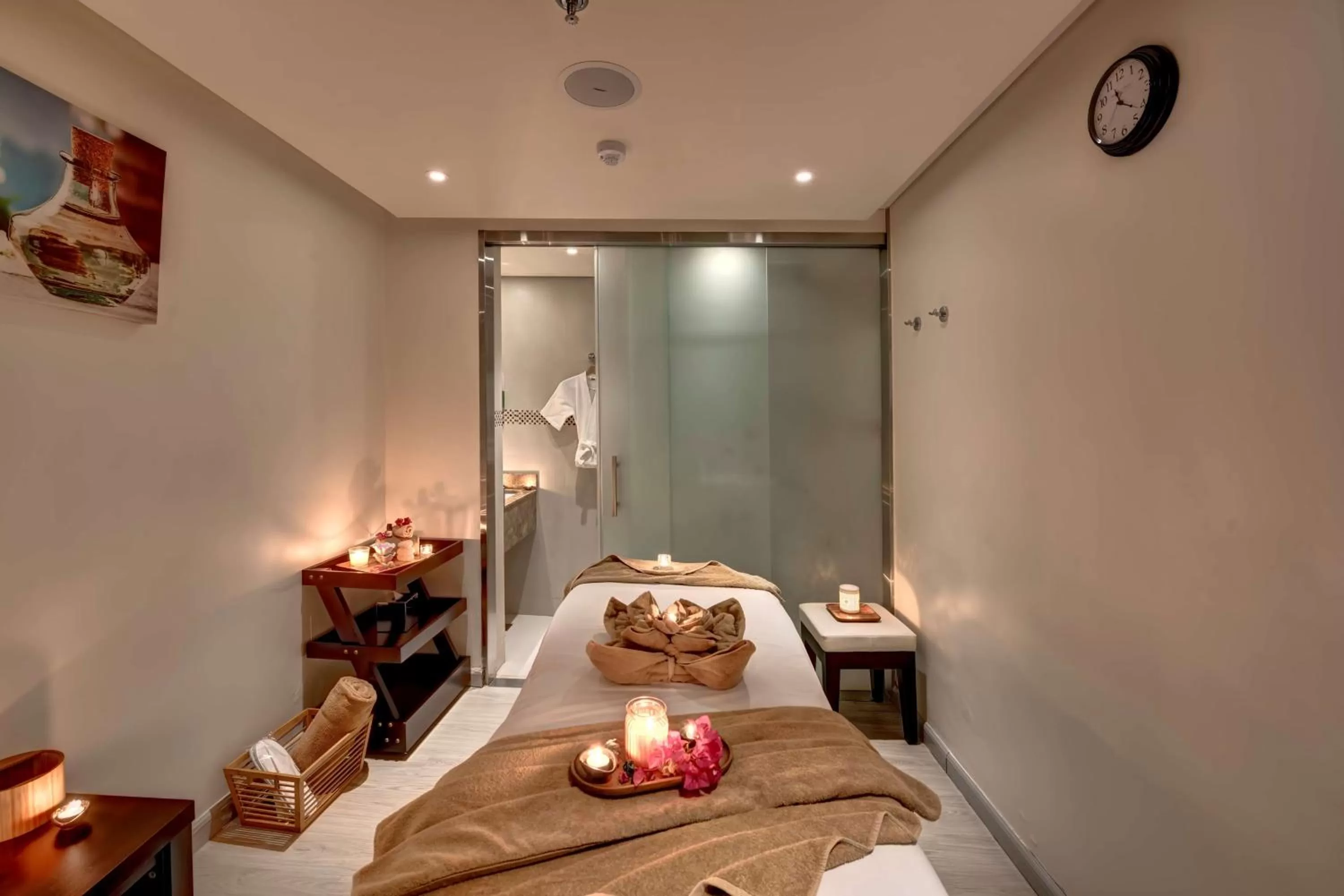 Sauna, Bed in Radisson Blu Hotel, Ajman