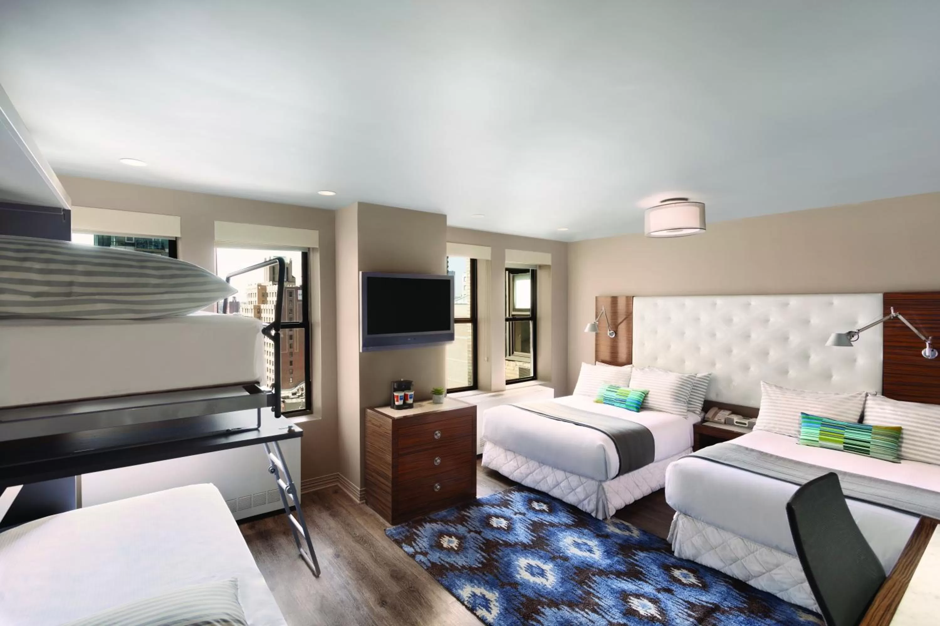 Photo of the whole room, Bed in The Gallivant Times Square