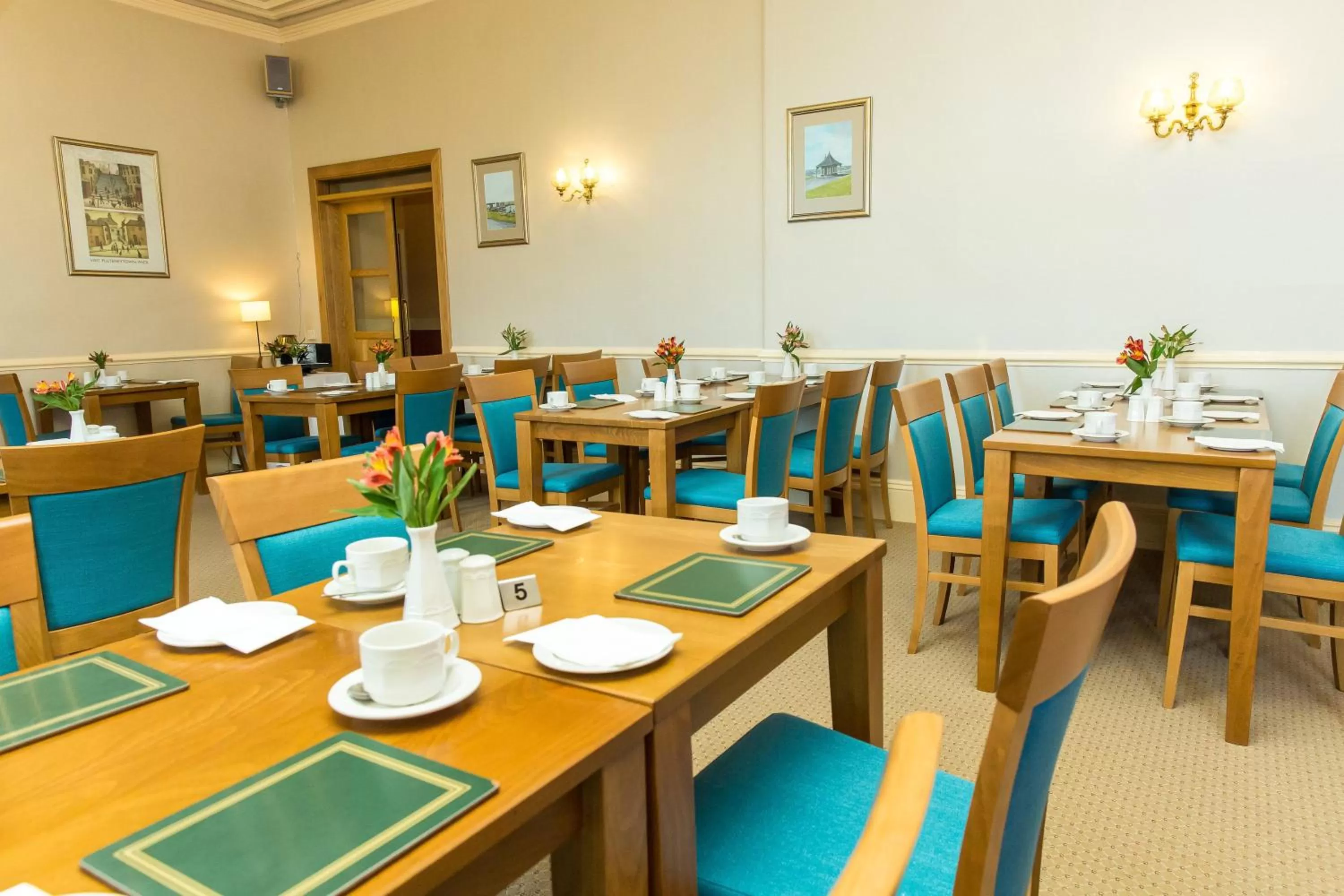 Restaurant/places to eat in Mackays Hotel