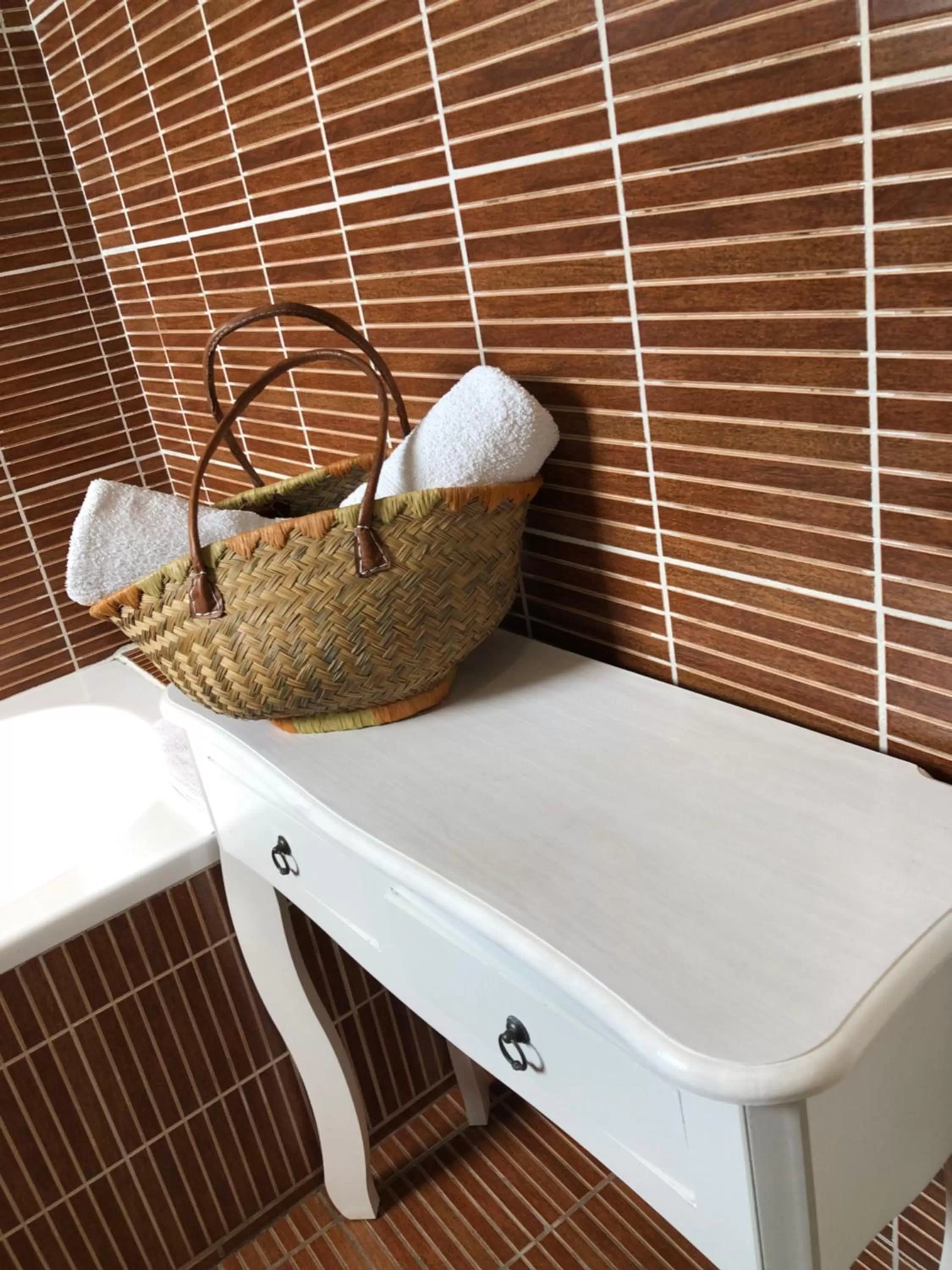 Bathroom in Hôtel Le Soleil Couchant