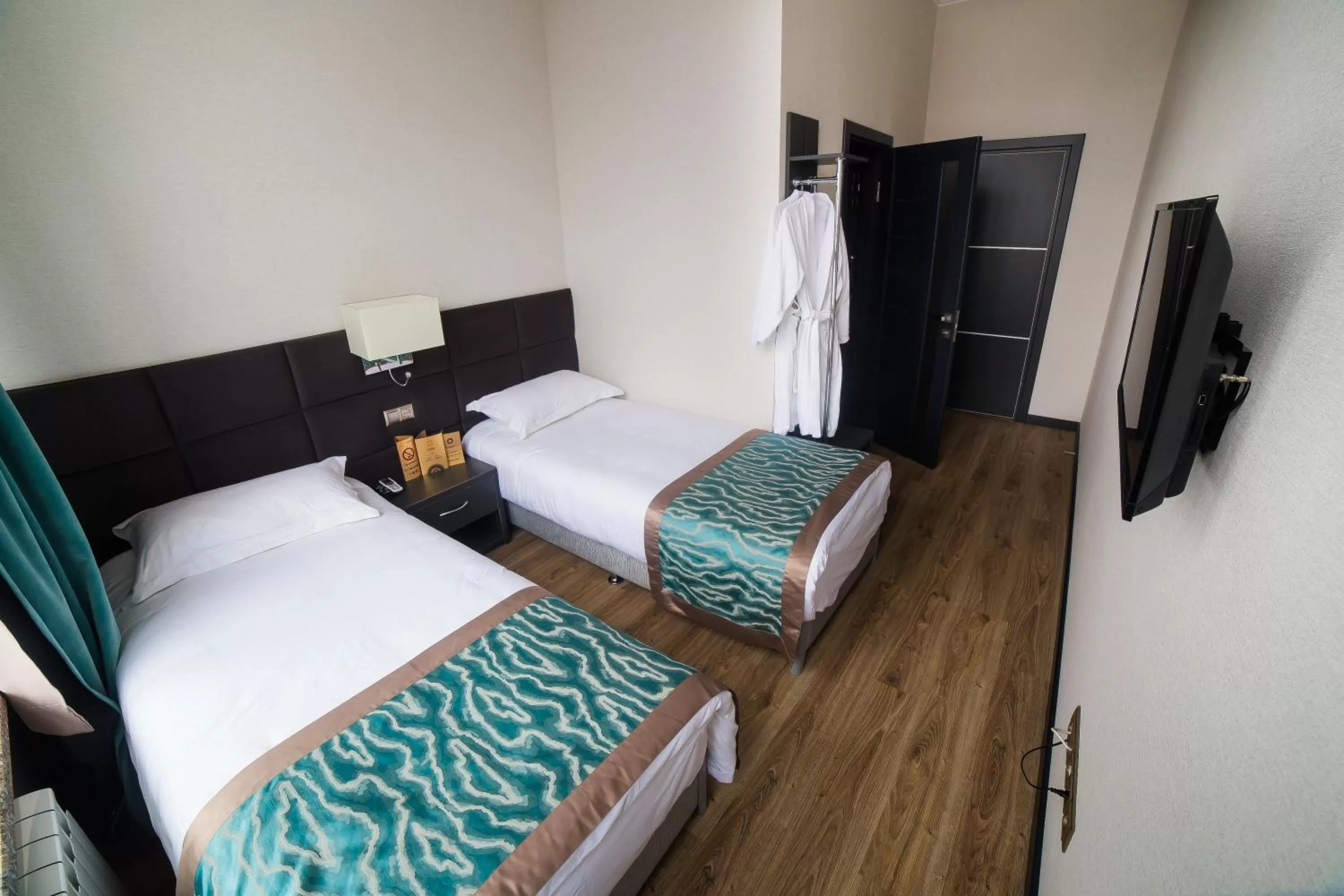 Bedroom, Bed in Golden Hotel