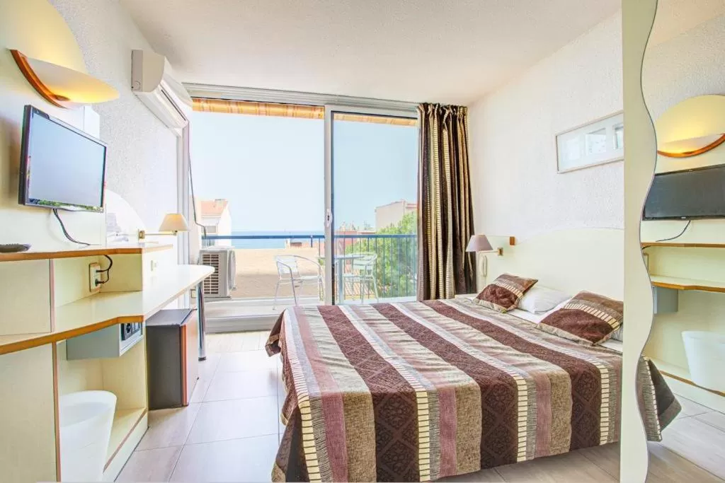 Double Room with Balcony in Hotel Centre Plage