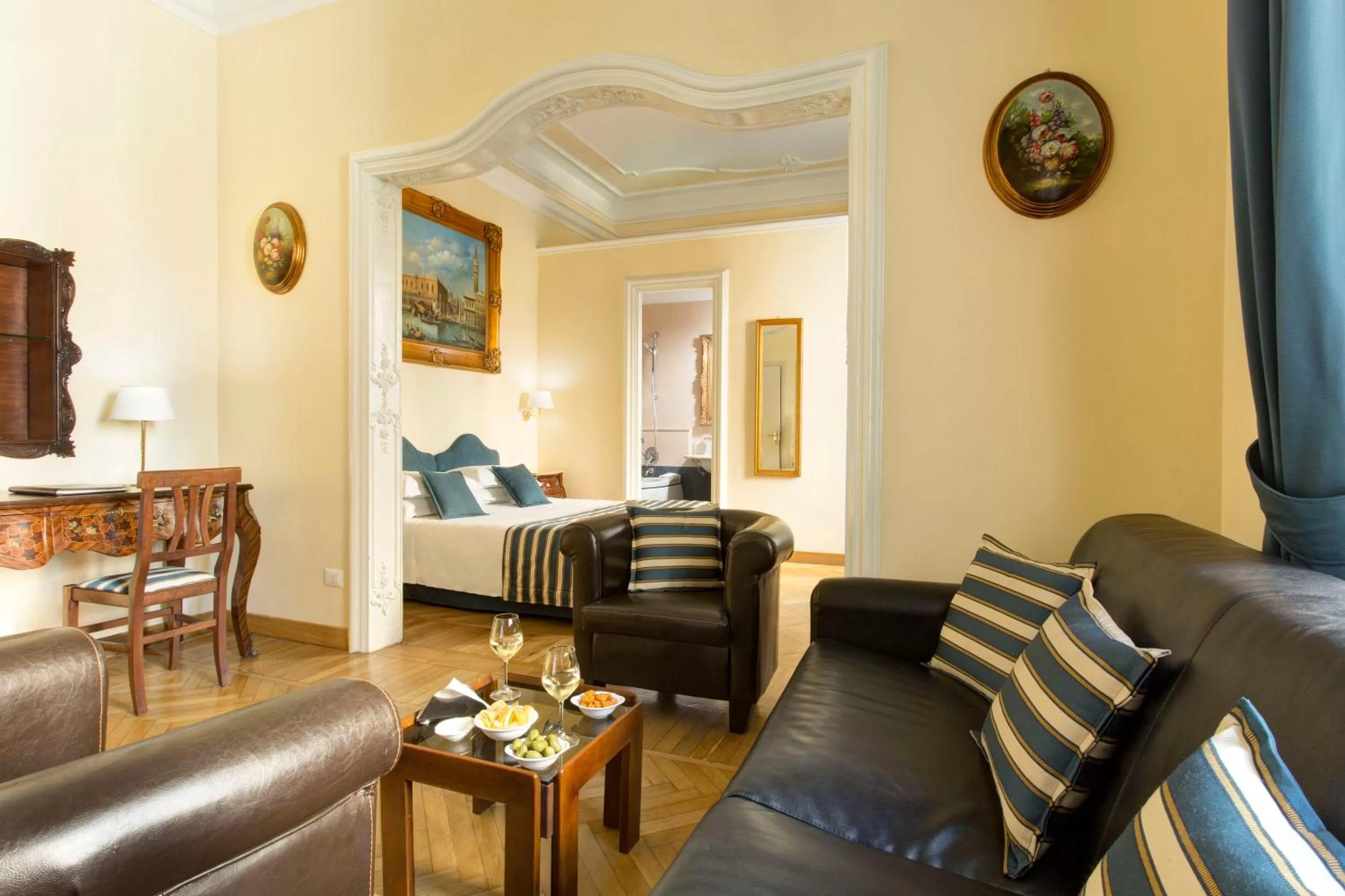 Living room in Golden Tulip Rome Piram