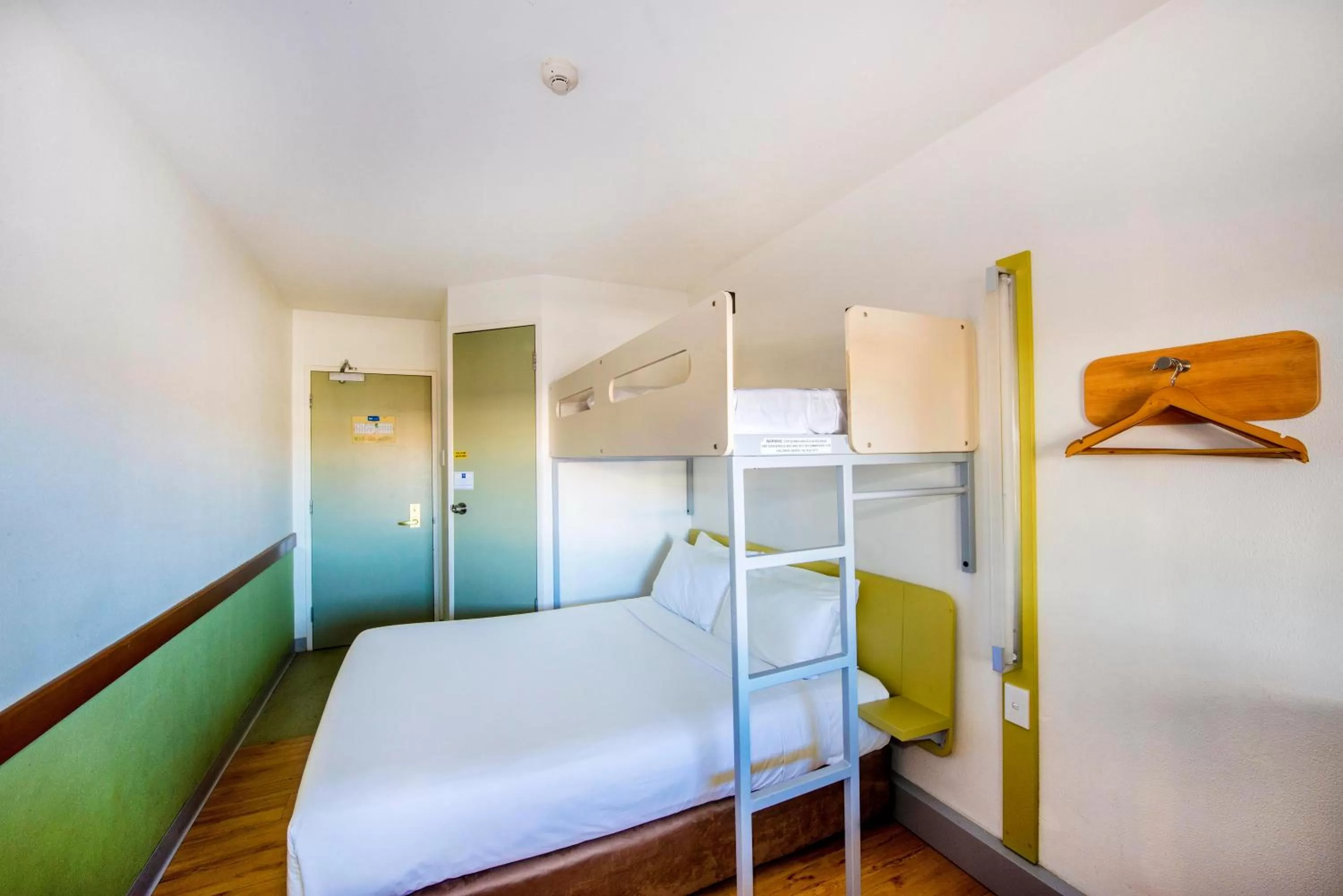 Bedroom, Bed in ibis Budget - Campbelltown