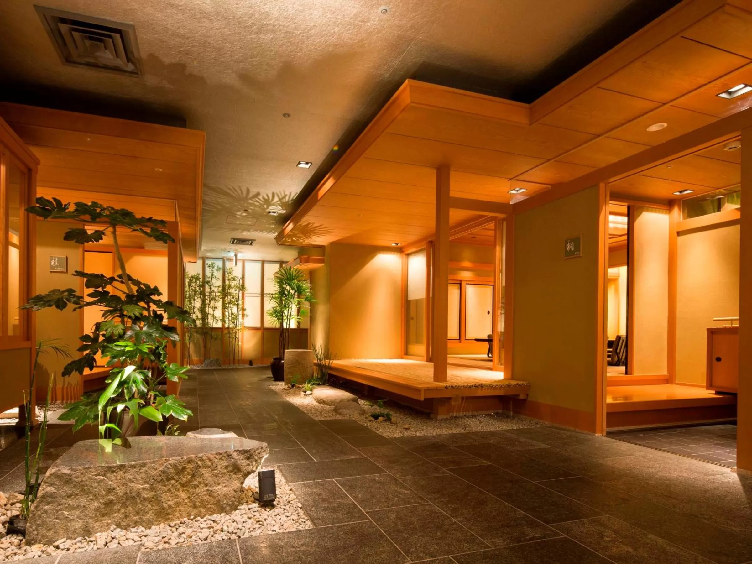 Restaurant/places to eat in Sheraton Miyako Hotel Osaka