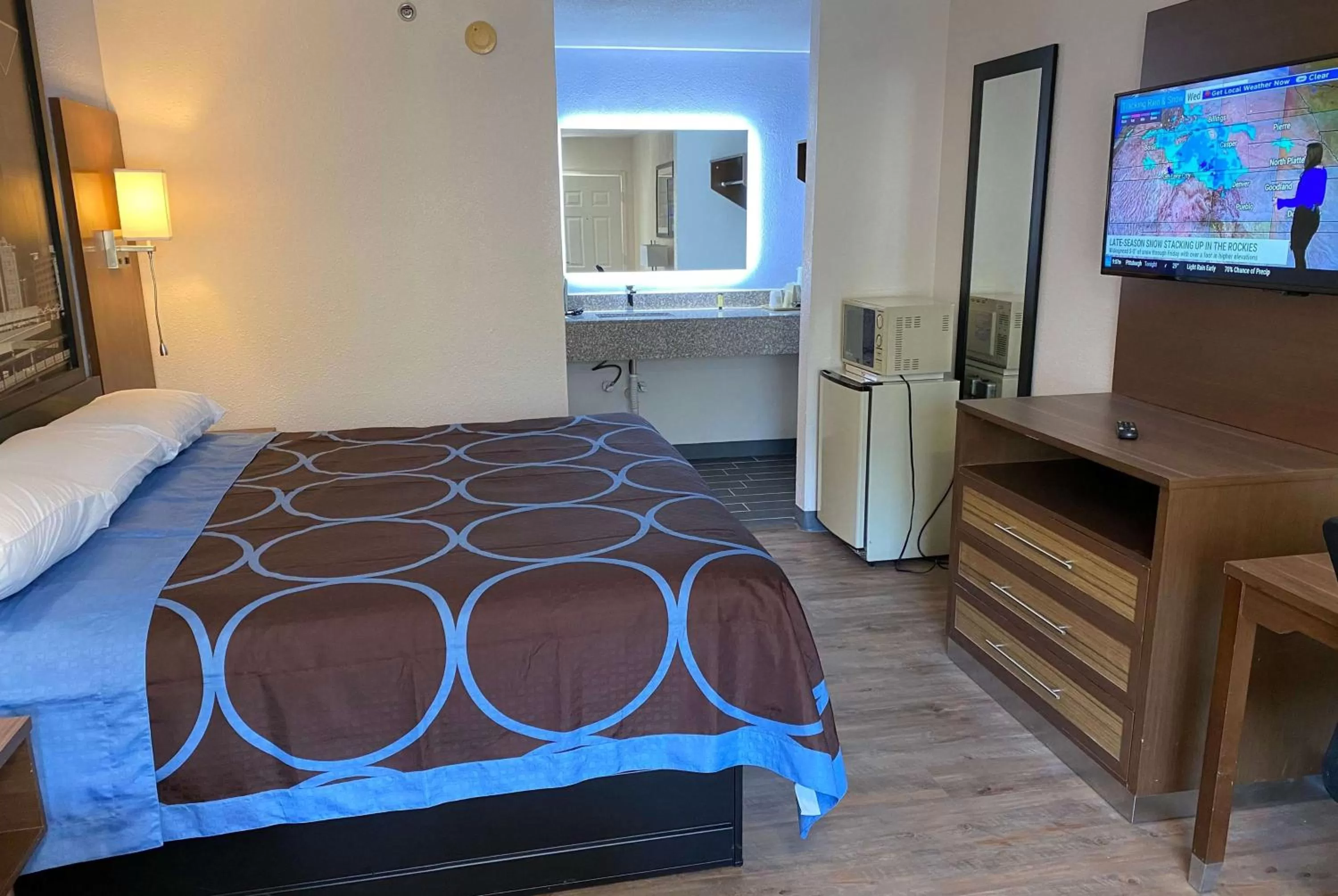 Photo of the whole room, Bed in Super 8 by Wyndham Marietta/West/Atl Area