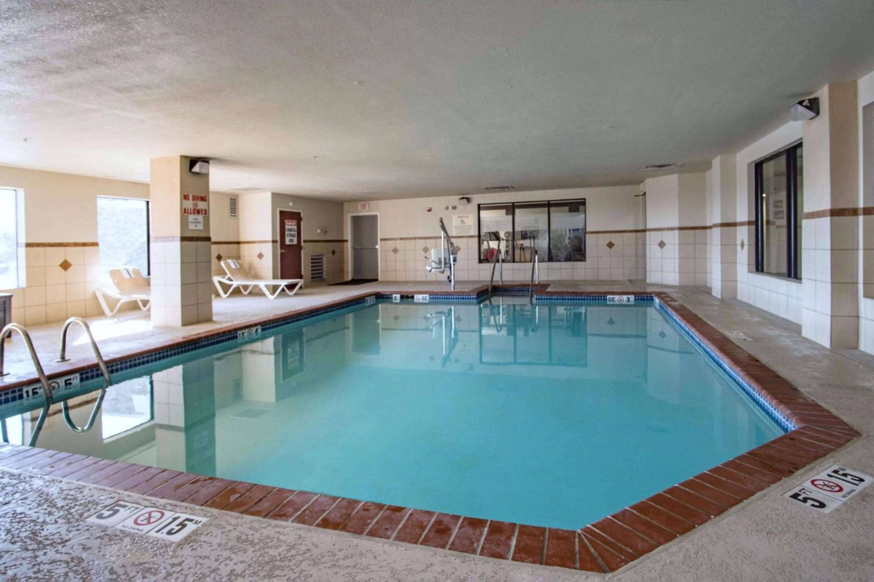 Pool view in Hampton Inn Oklahoma City/Yukon